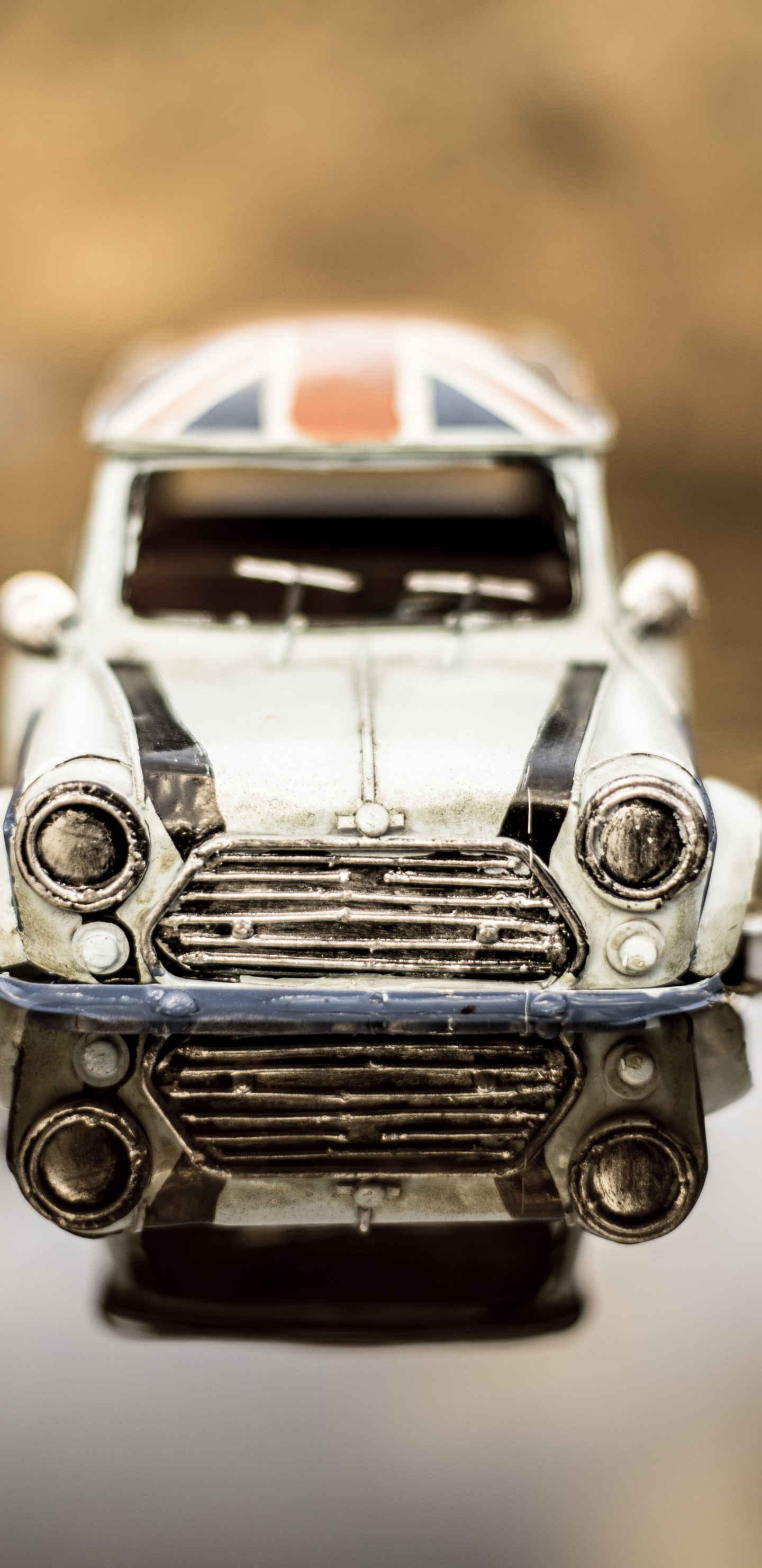 Maquette de Voiture Blanche et Noire. Wallpaper in 1440x2960 Resolution