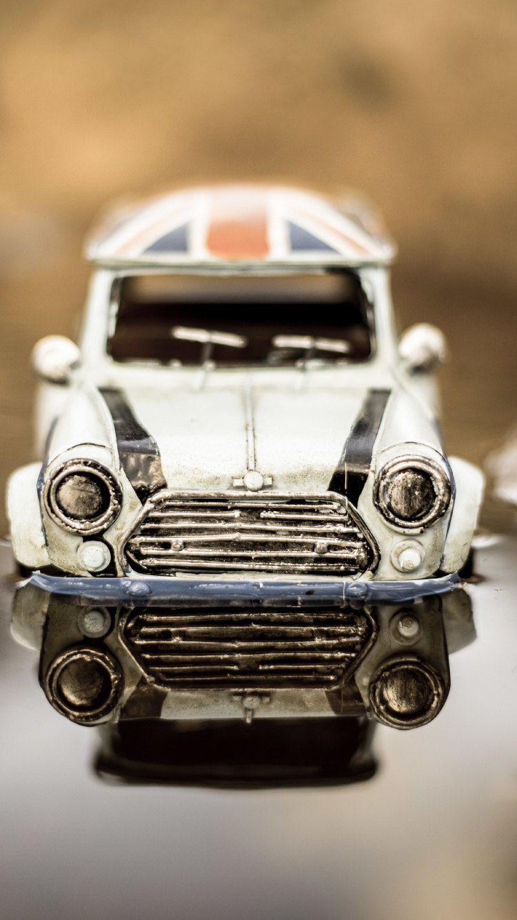 Modelo a Escala de Coche Blanco y Negro. Wallpaper in 750x1334 Resolution