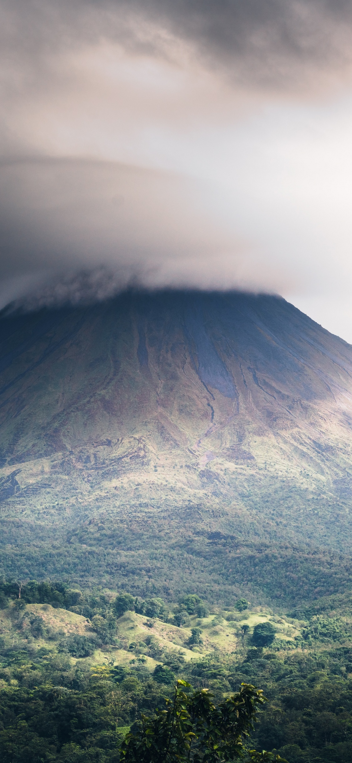 Lustige Fakten Über Costa Rica, Vulkan Arenal, Reise, Abenteuer, Allein Reisen. Wallpaper in 1125x2436 Resolution