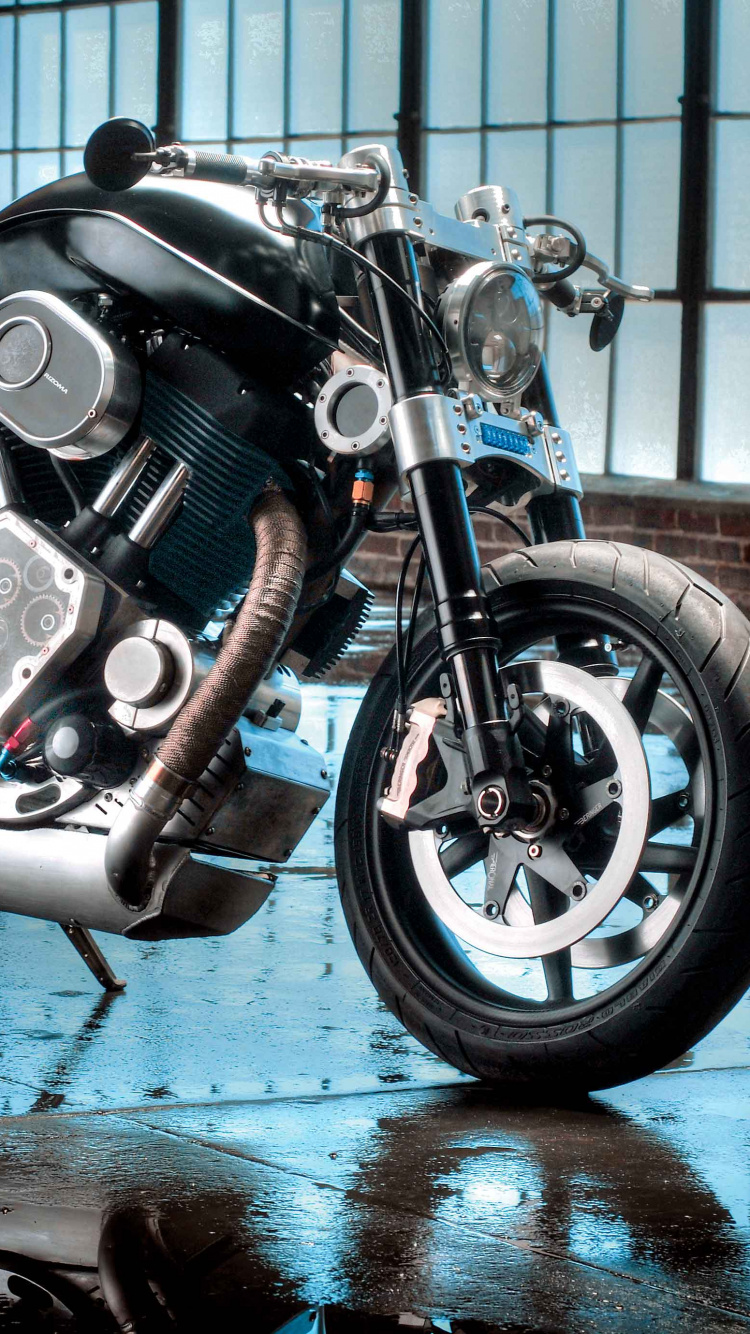 Motocicleta Cruiser Negra y Plateada. Wallpaper in 750x1334 Resolution