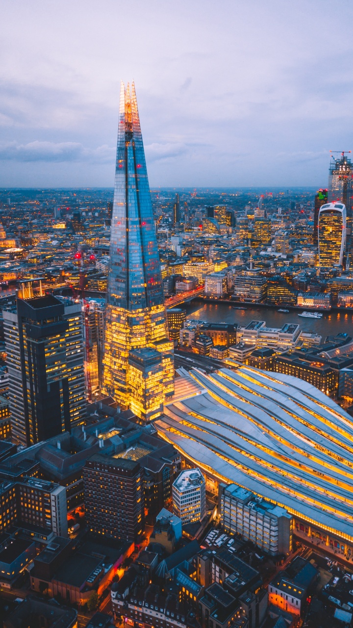 Ville Avec Des Immeubles de Grande Hauteur Sous Ciel Bleu Pendant la Journée. Wallpaper in 720x1280 Resolution