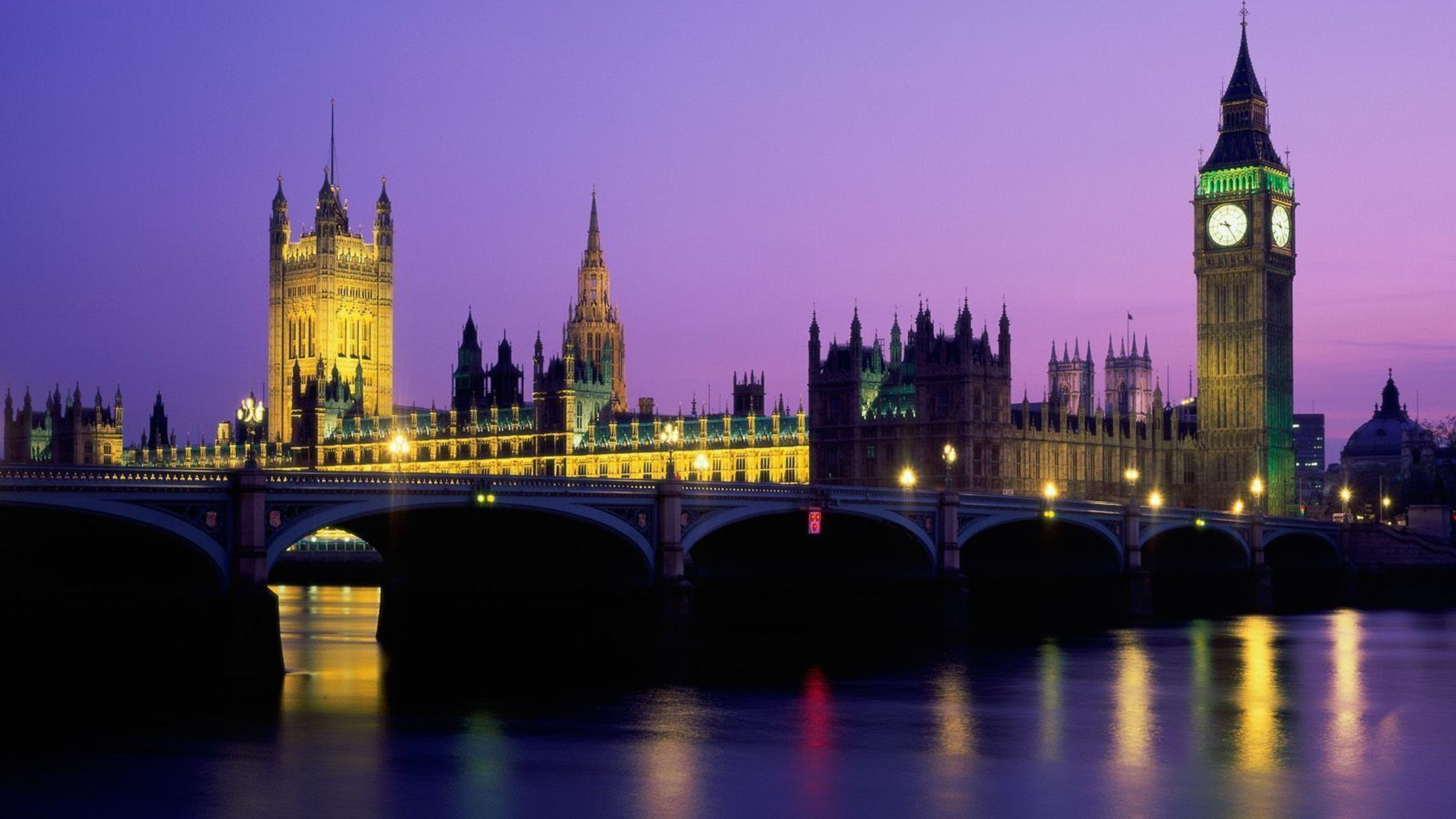 Big Ben de Londres Durante la Noche. Wallpaper in 2560x1440 Resolution