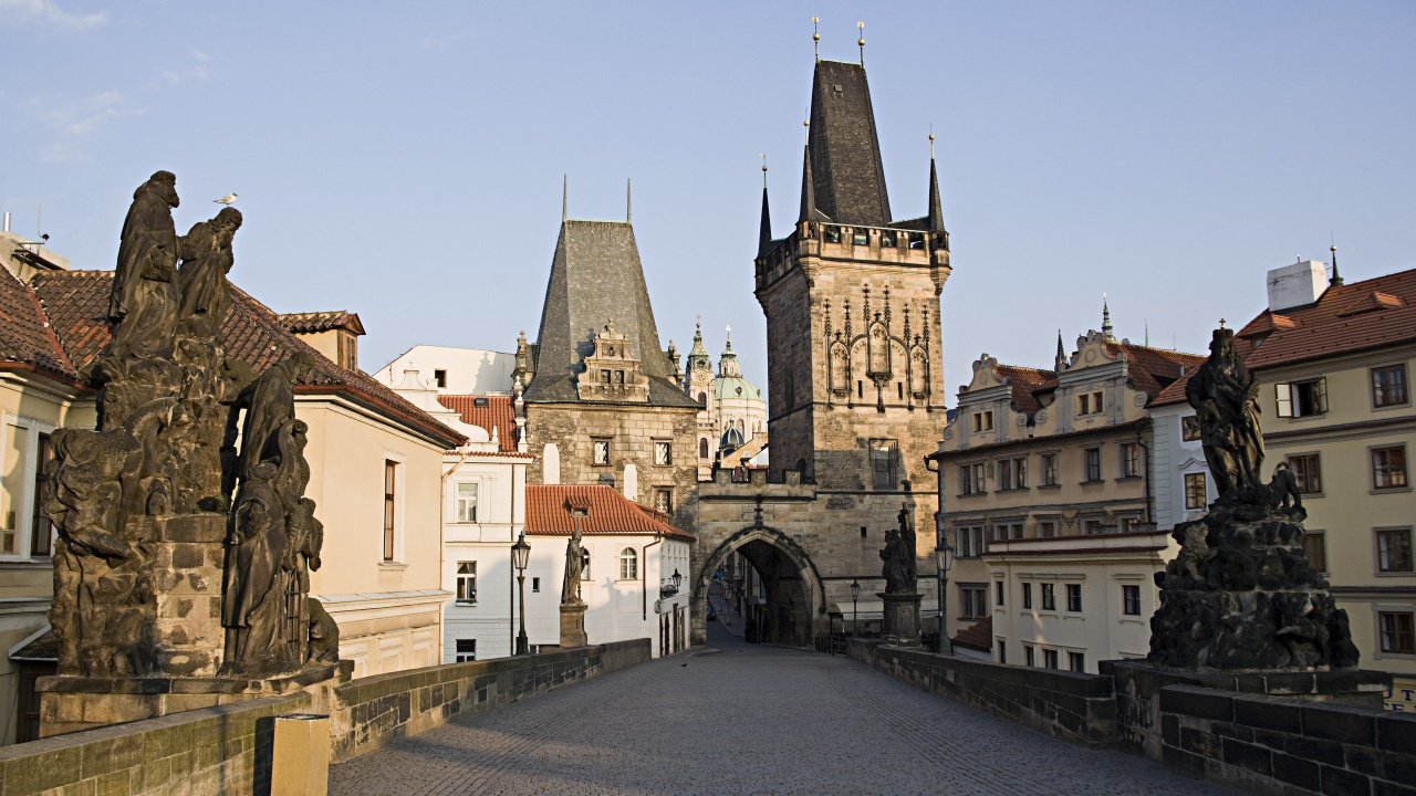 Braunes Und Weißes Betongebäude. Wallpaper in 1280x720 Resolution