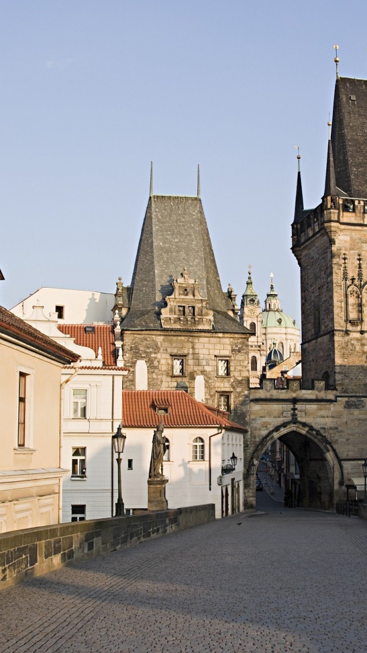 Braunes Und Weißes Betongebäude. Wallpaper in 720x1280 Resolution