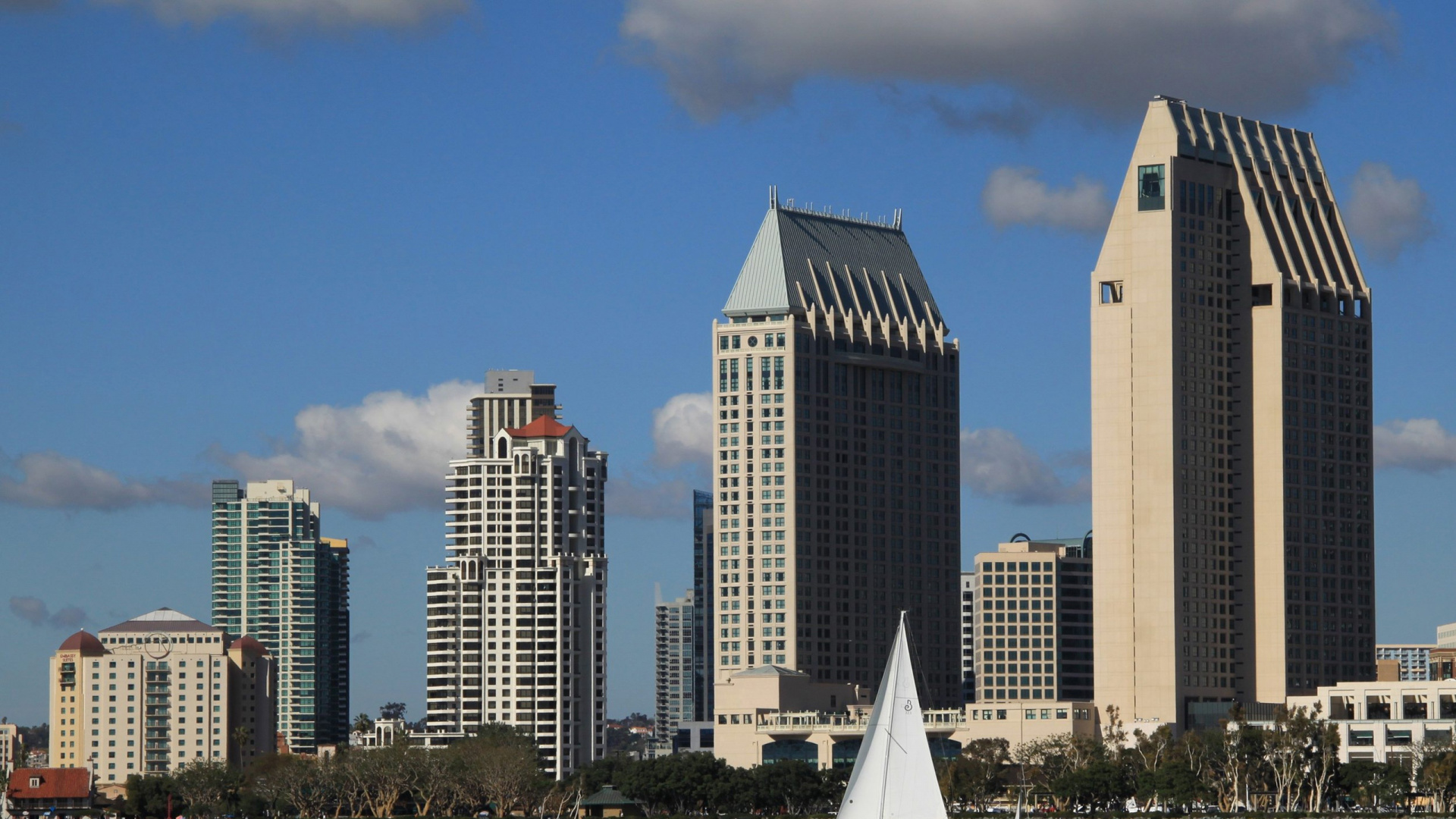 White and Brown High Rise Buildings. Wallpaper in 1920x1080 Resolution