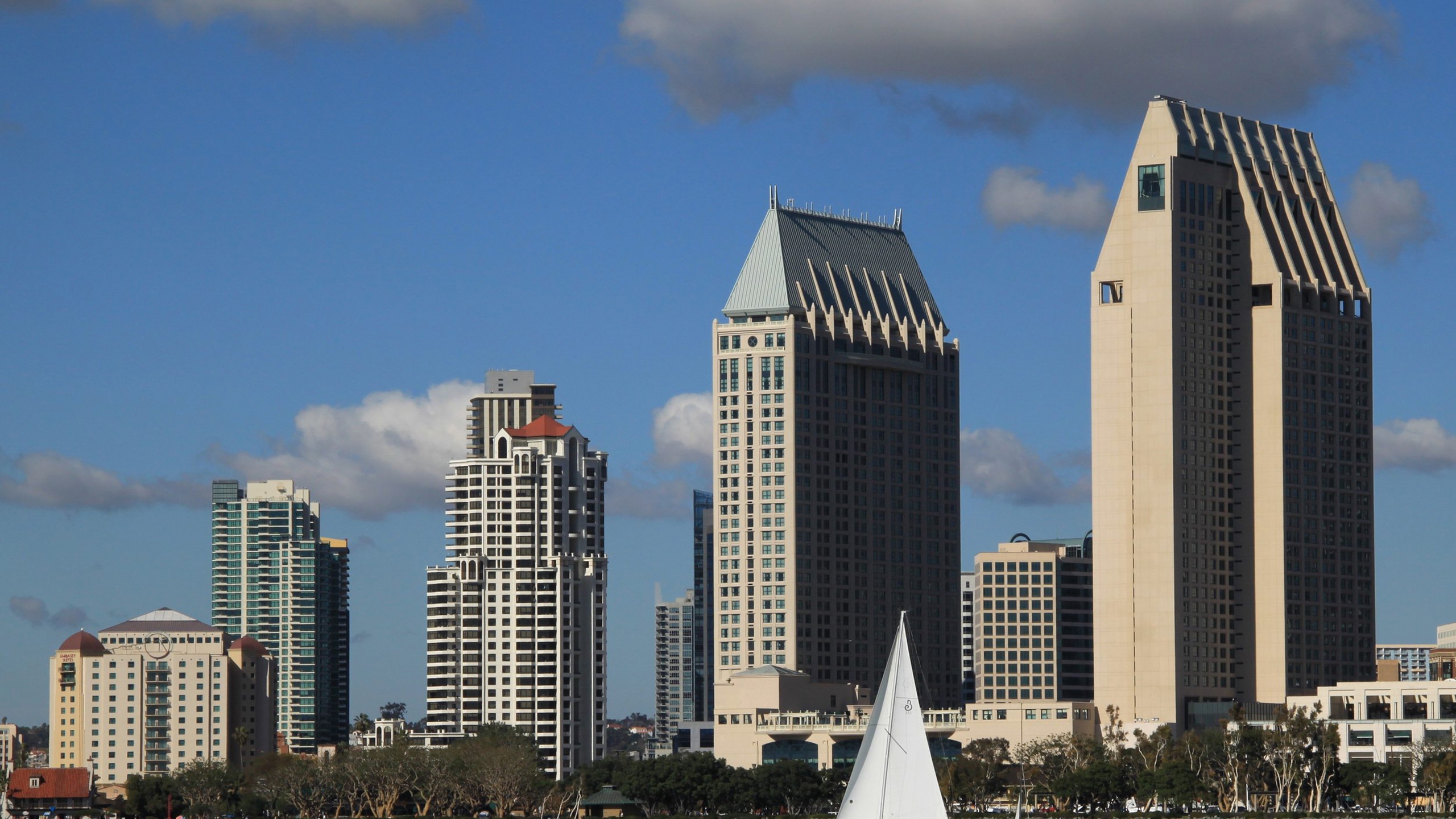 White and Brown High Rise Buildings. Wallpaper in 2560x1440 Resolution