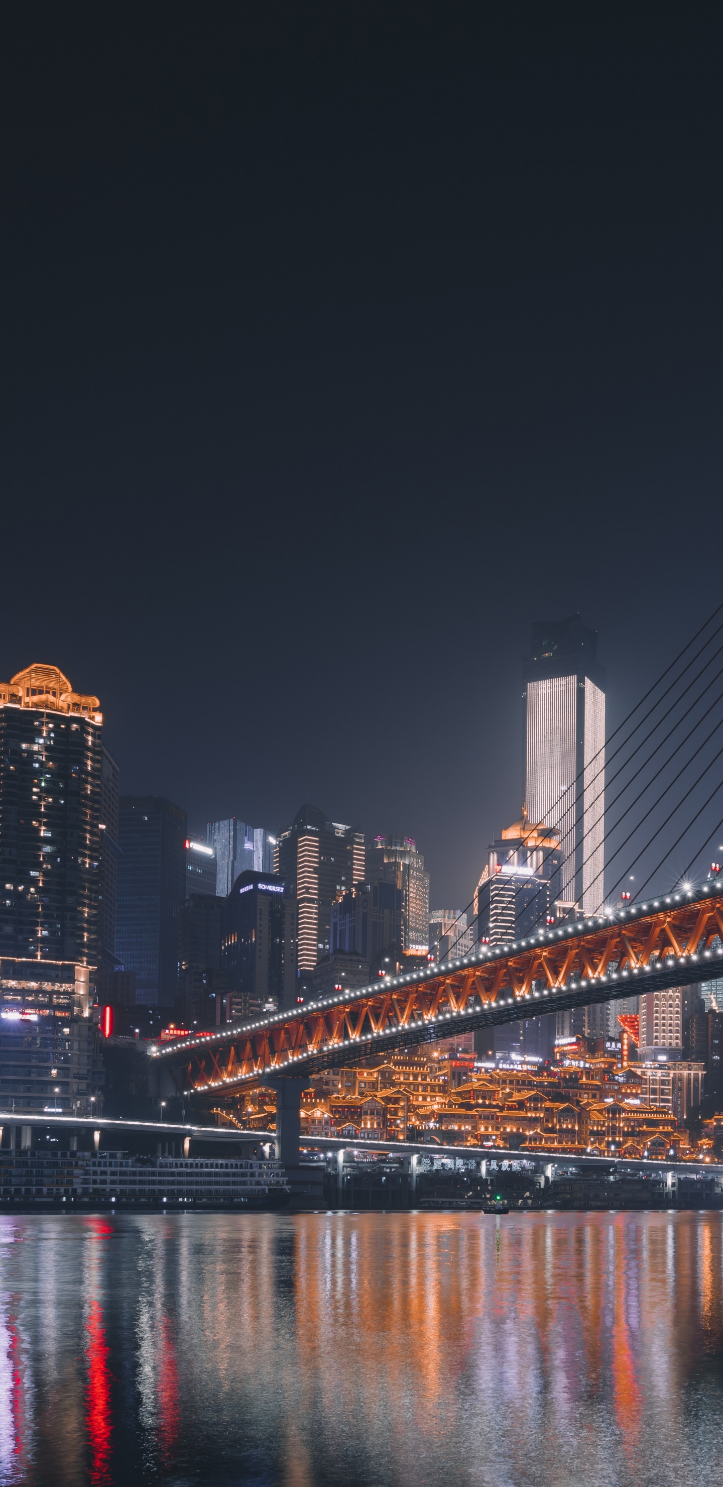 Puente Azul Sobre el Agua Durante la Noche. Wallpaper in 1440x2960 Resolution