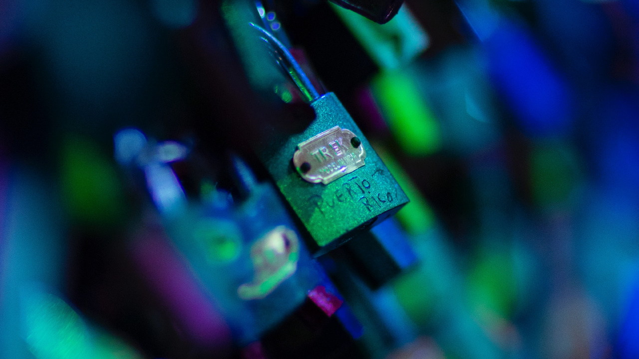 Purple Green and Yellow Padlock. Wallpaper in 1280x720 Resolution