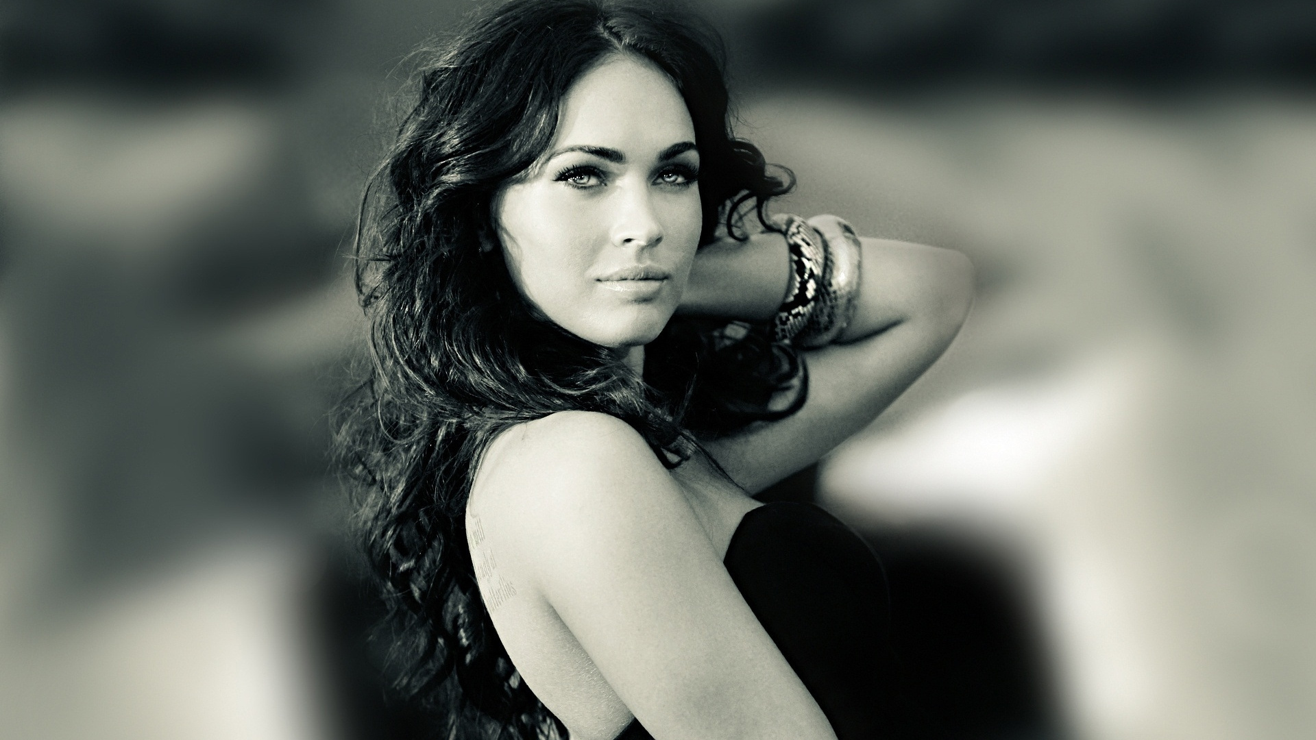 Megan Fox, Beauté, Modèle, Noir et Blanc, Les Cheveux Noirs. Wallpaper in 1920x1080 Resolution