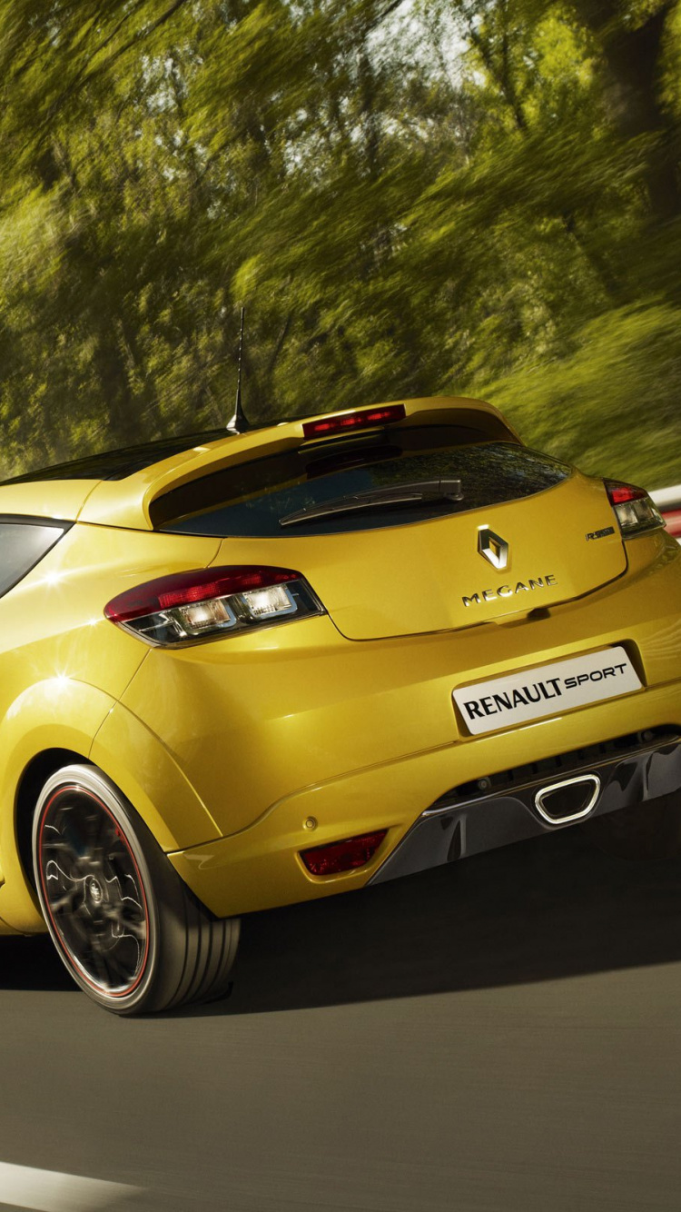 Chevrolet Camaro Amarillo en la Carretera Durante el Día. Wallpaper in 750x1334 Resolution