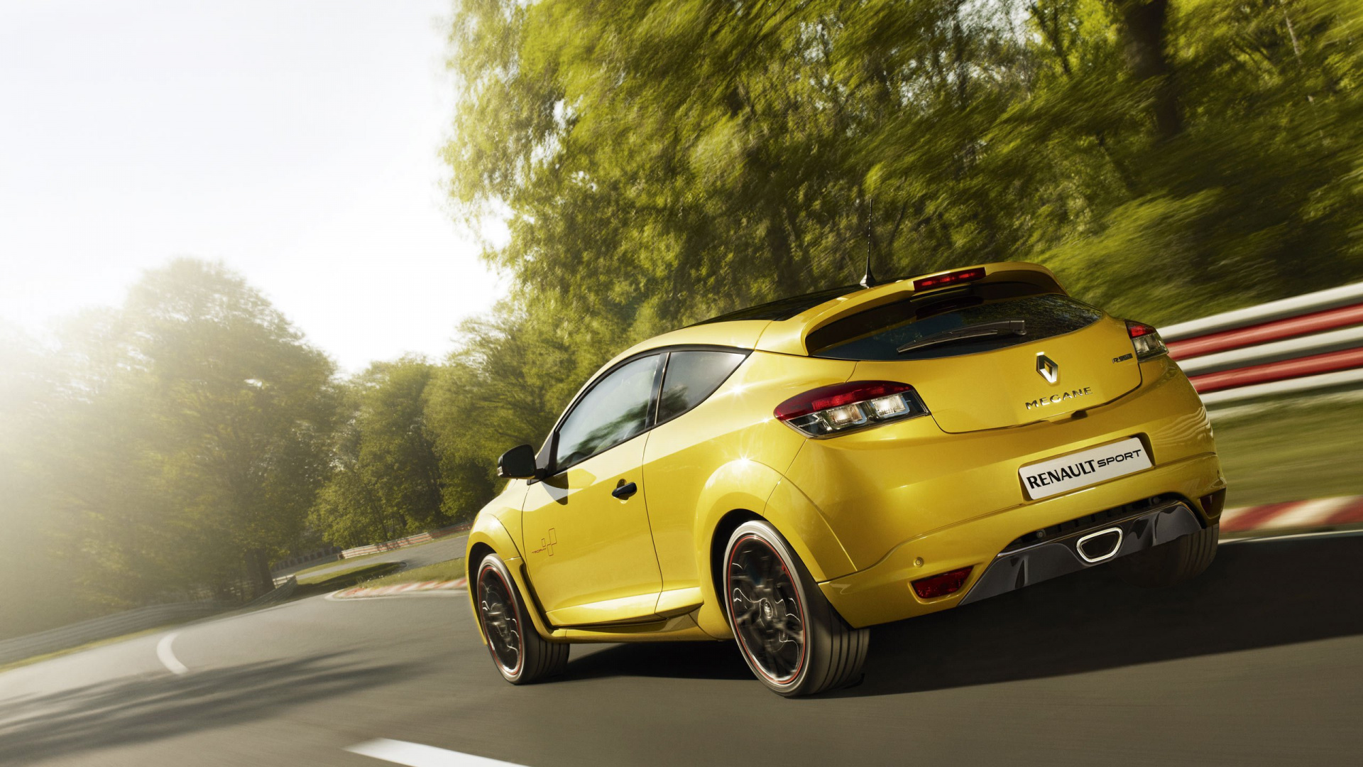 Gelber Chevrolet Camaro Tagsüber Unterwegs. Wallpaper in 1920x1080 Resolution