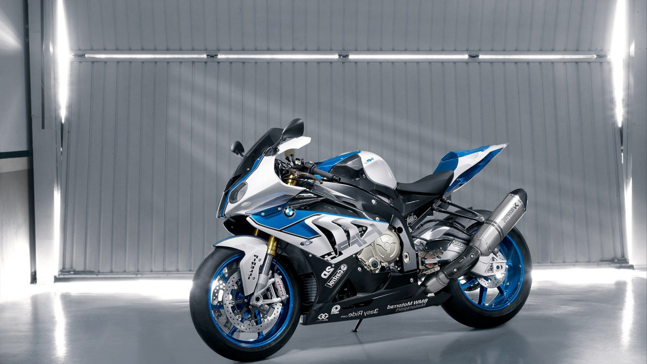 Blaues Und Schwarzes Sportrad. Wallpaper in 1280x720 Resolution