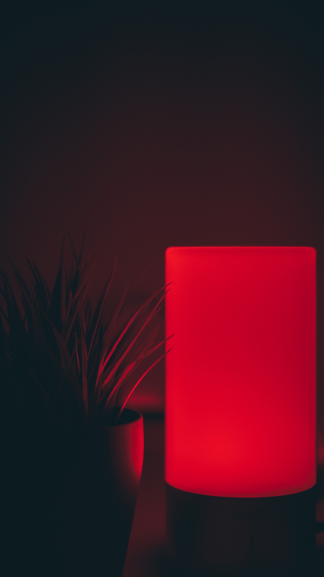 Dispositivo Rectangular Rojo Sobre Superficie Negra. Wallpaper in 1080x1920 Resolution