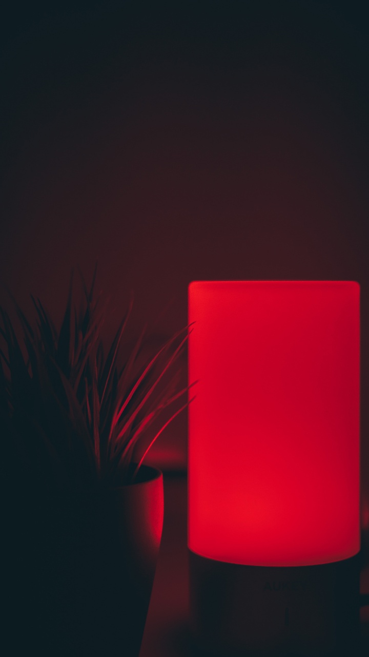 Dispositivo Rectangular Rojo Sobre Superficie Negra. Wallpaper in 720x1280 Resolution