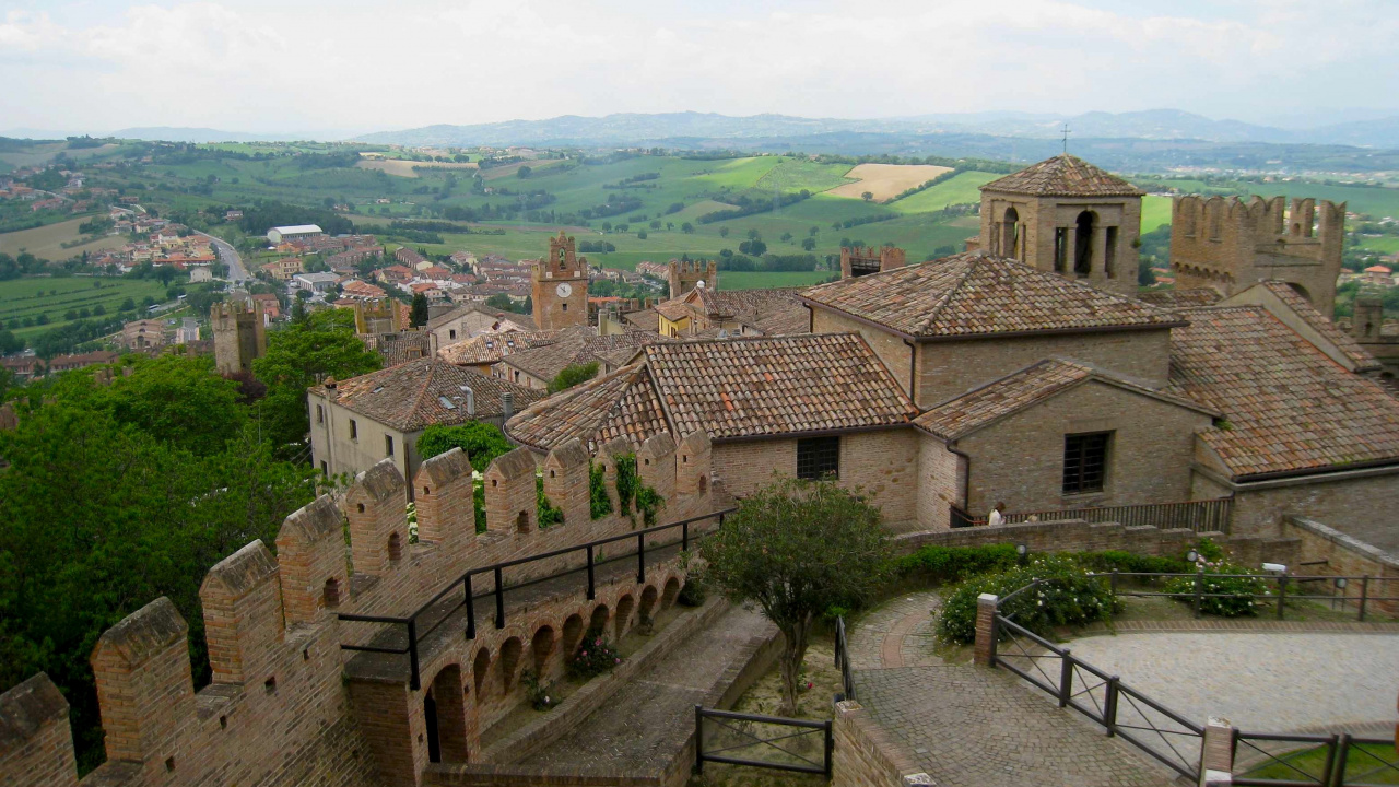 Brown Concrete Building Near Green Trees During Daytime. Wallpaper in 1280x720 Resolution