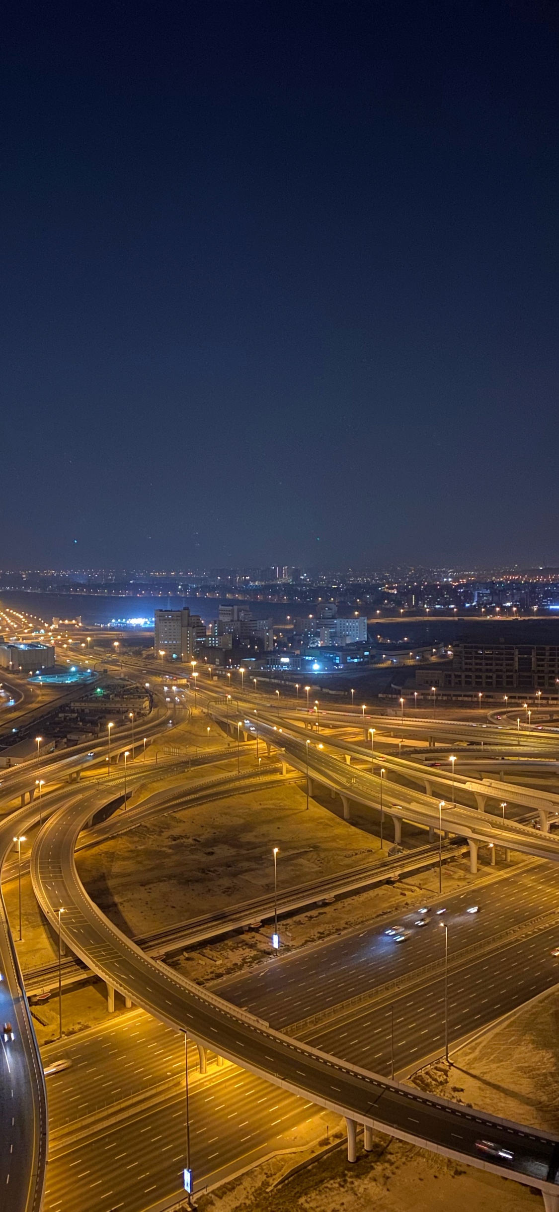 Dubai, Road, Nacht, Stadtgebiet, Infrastruktur. Wallpaper in 1125x2436 Resolution