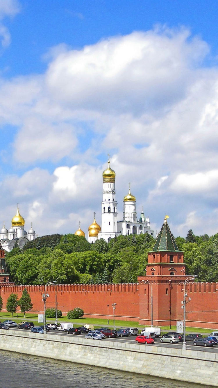 Green Trees Near Body of Water Under Blue Sky During Daytime. Wallpaper in 750x1334 Resolution