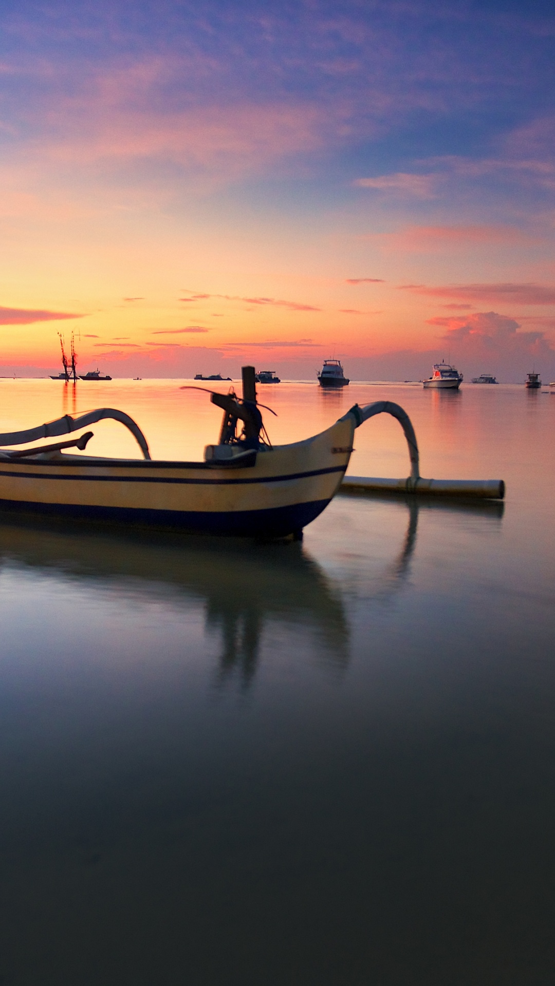 Reflexión, Agua, Barco, Lago, Moto de Agua. Wallpaper in 1080x1920 Resolution