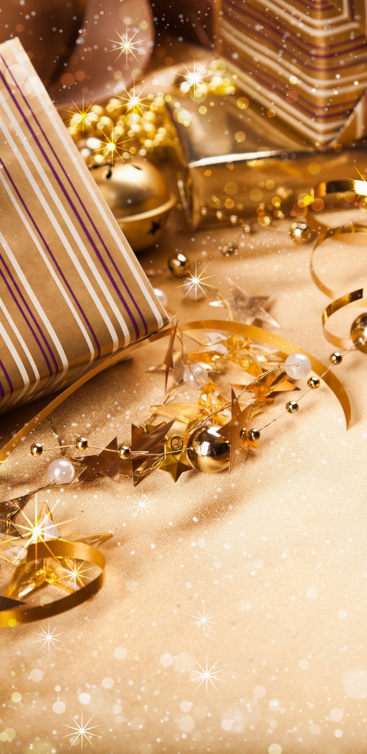 Weihnachts-und Ferienzeit, Weihnachten, Geschenk, Weihnachtsdekoration, Metall. Wallpaper in 1440x2960 Resolution