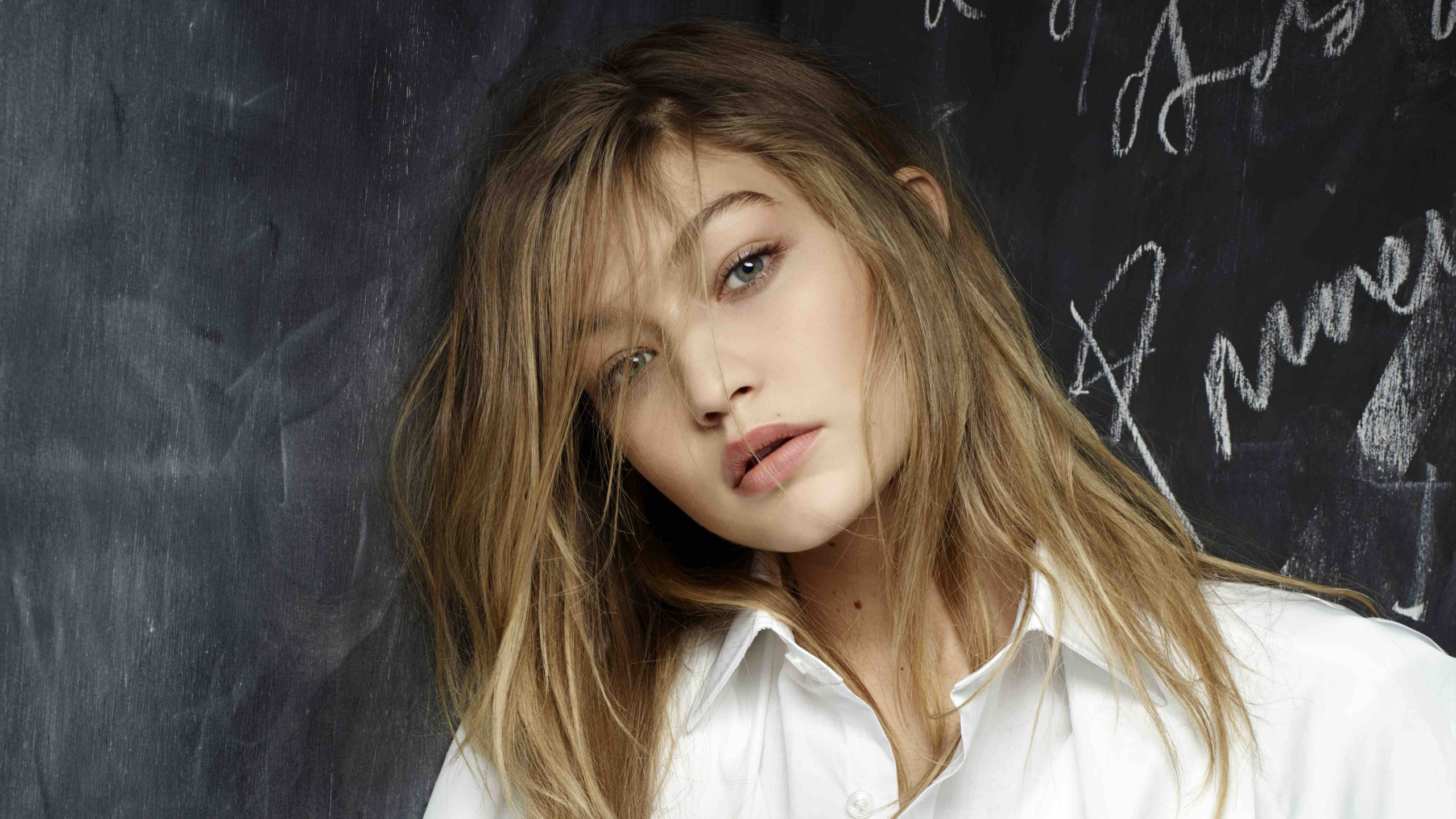 Gigi Hadid, Célébrité, Nez, Joue, Peau. Wallpaper in 2560x1440 Resolution
