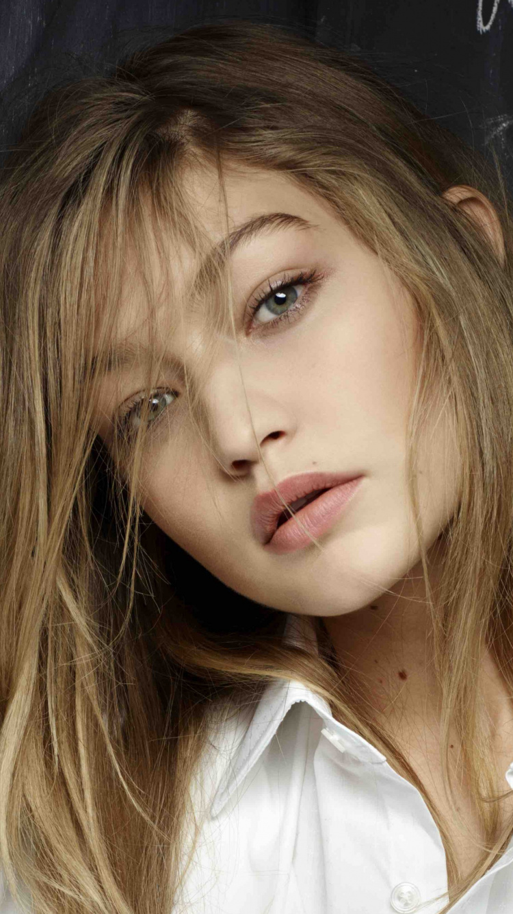 Gigi Hadid, la Celebridad, Nariz, Mejilla, Piel. Wallpaper in 750x1334 Resolution