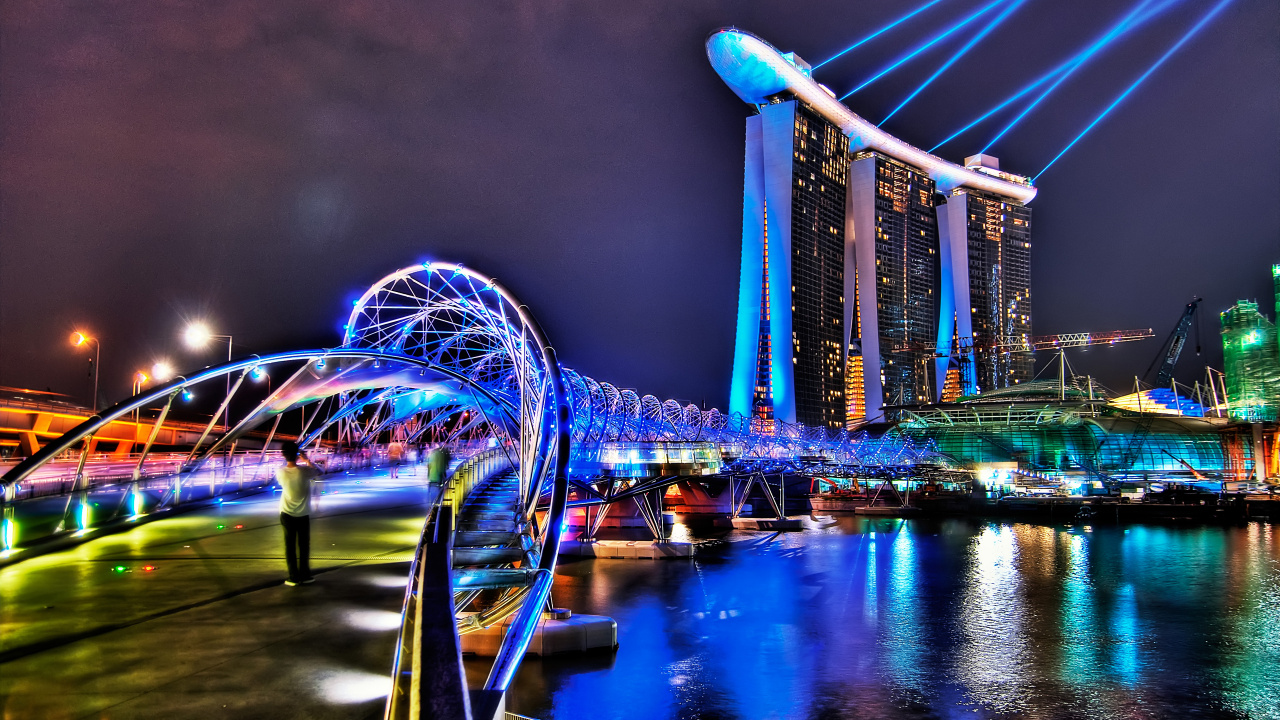 Grande Roue Éclairée en Bleu et Blanc. Wallpaper in 1280x720 Resolution