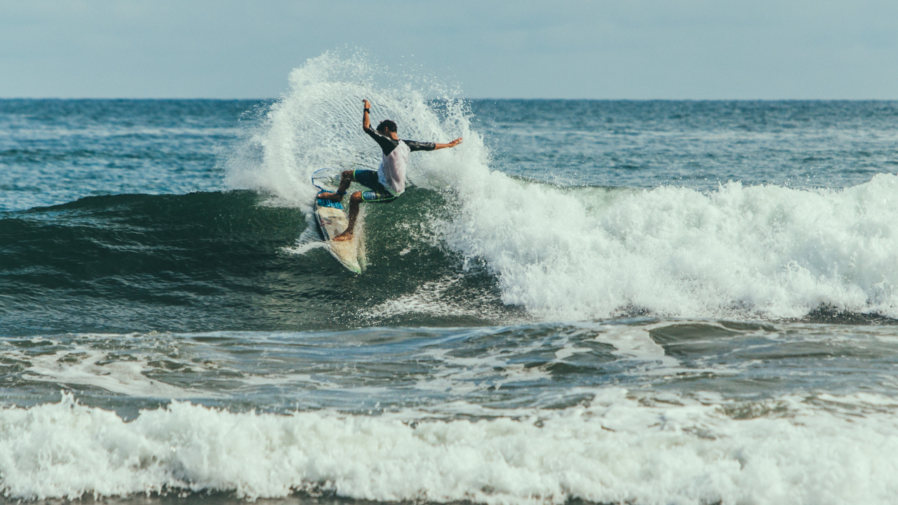 Man Surfing on Sea Waves During Daytime. Wallpaper in 1280x720 Resolution