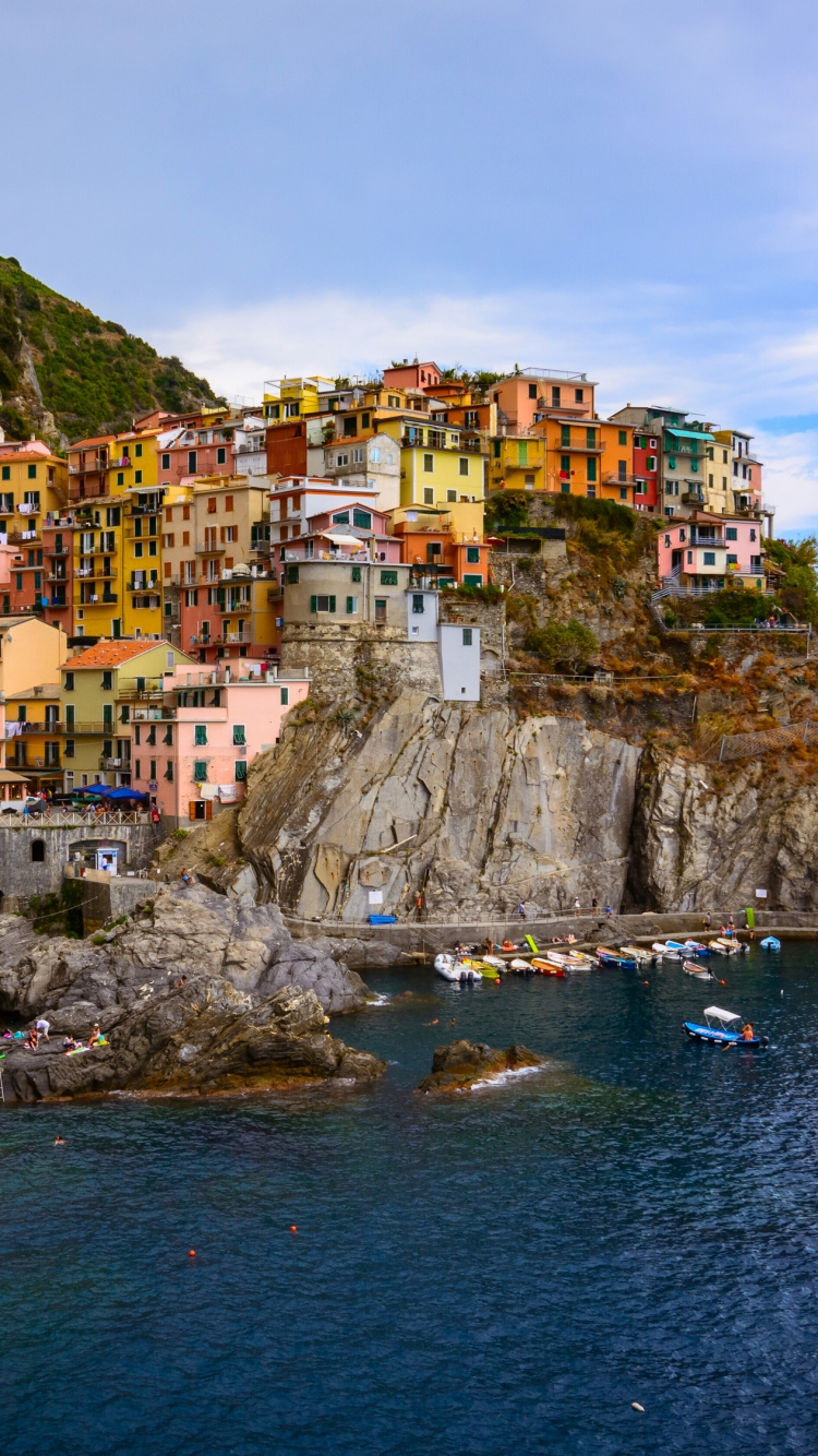Houses on Mountain Beside Body of Water During Daytime. Wallpaper in 750x1334 Resolution