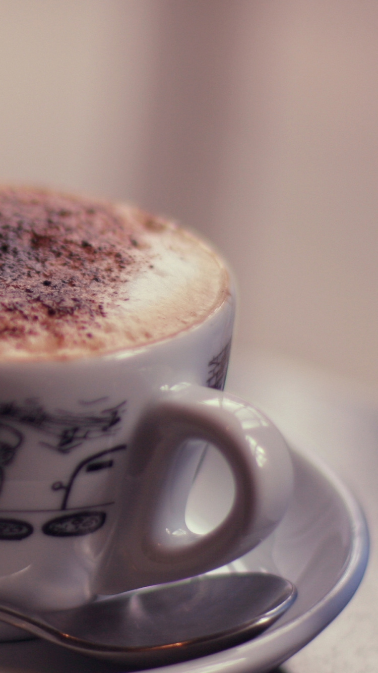 Weiße Keramiktasse Mit Untertasse. Wallpaper in 750x1334 Resolution