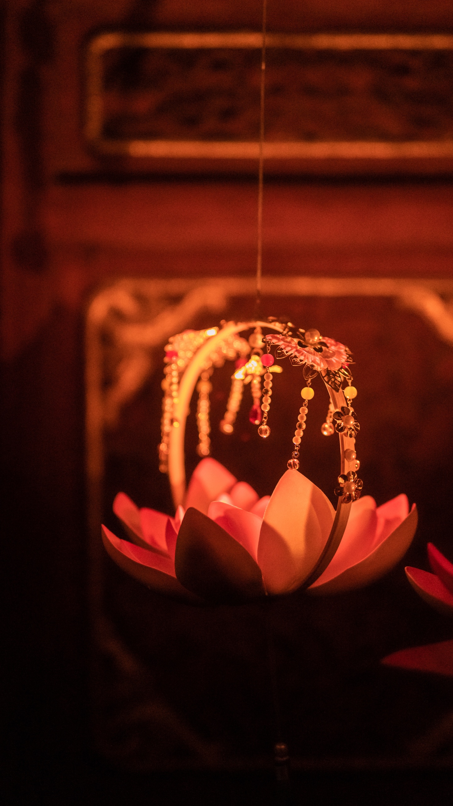 Pink and Brown Hanging Decor. Wallpaper in 1440x2560 Resolution