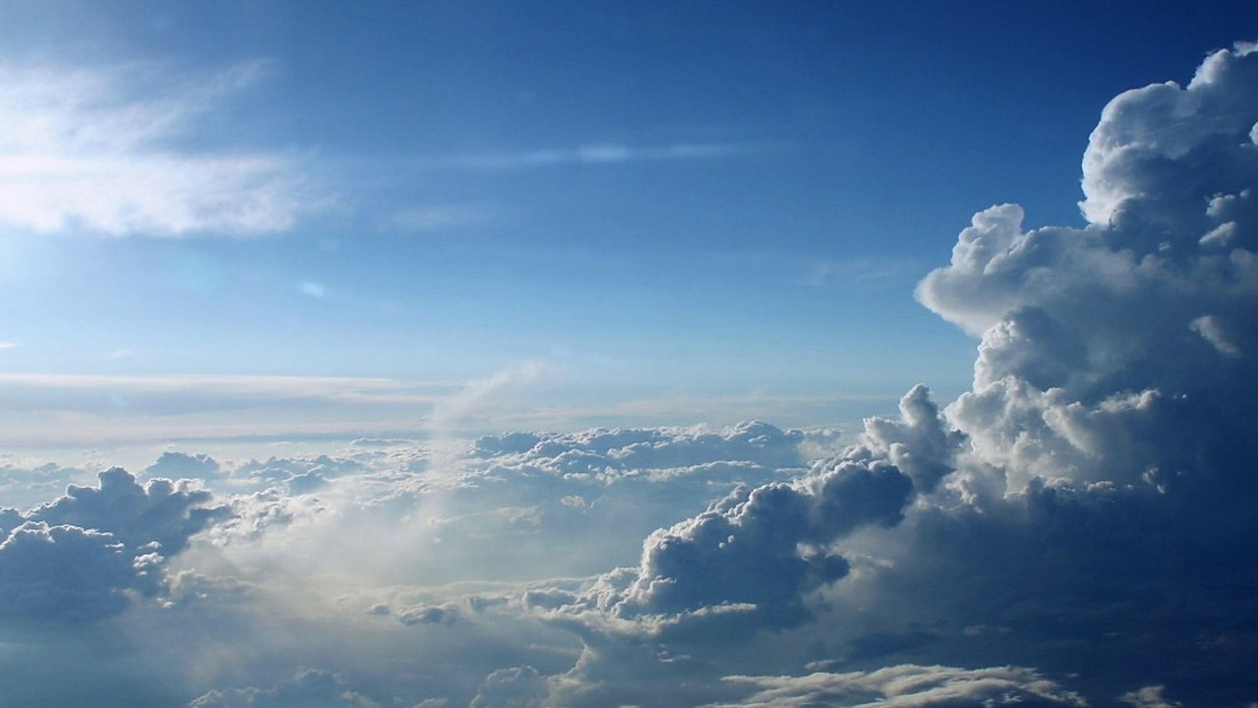 Nuages Blancs et Ciel Bleu Pendant la Journée. Wallpaper in 2560x1440 Resolution