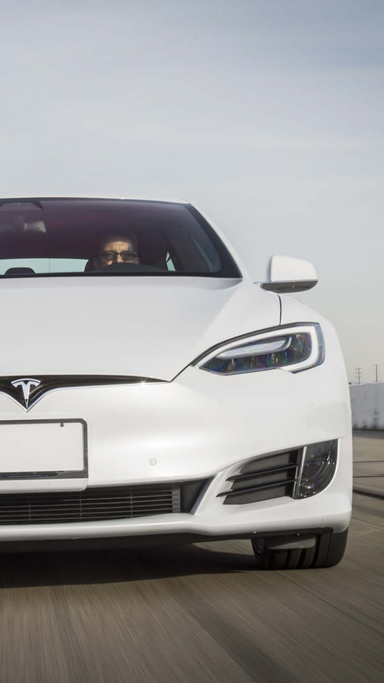 Weiß Bmw m3 Coupé. Wallpaper in 750x1334 Resolution