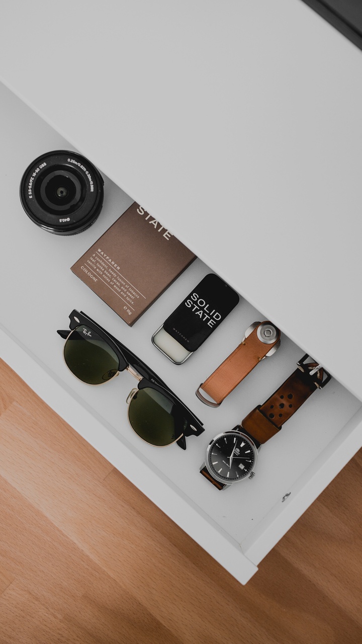 Ads Minimal House, Gadget, Camera Lens, Audio Equipment, Eyewear. Wallpaper in 720x1280 Resolution