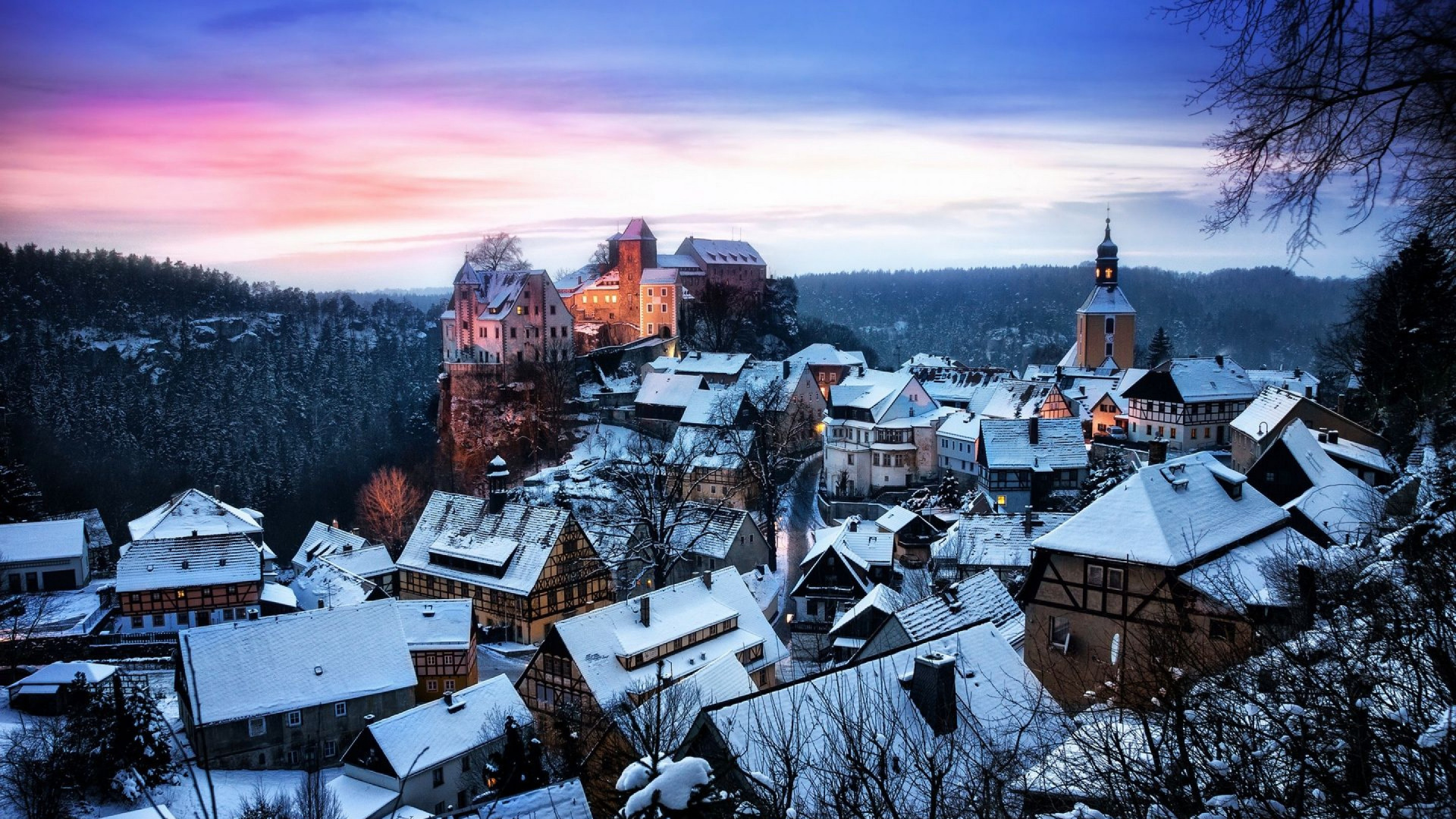 White and Brown Houses Near Mountain Under Cloudy Sky During Daytime. Wallpaper in 1920x1080 Resolution