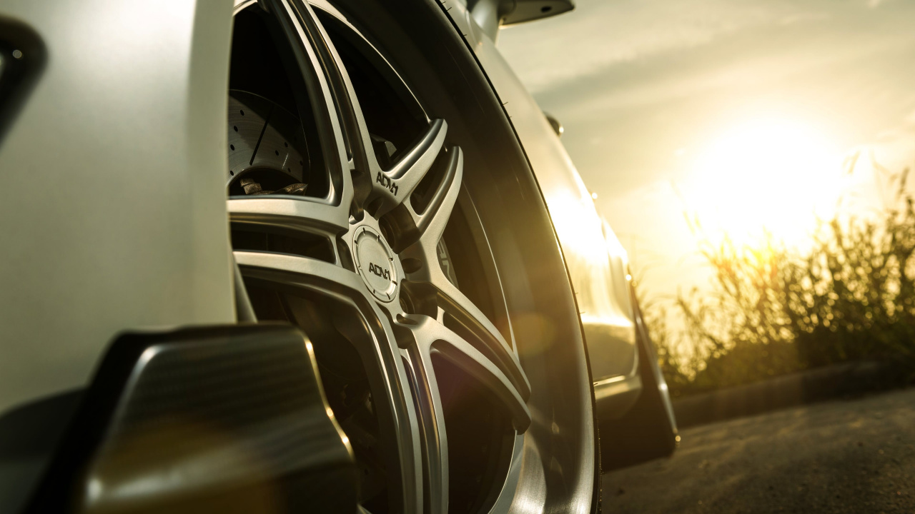 Black and Silver Mercedes Benz Steering Wheel. Wallpaper in 1280x720 Resolution