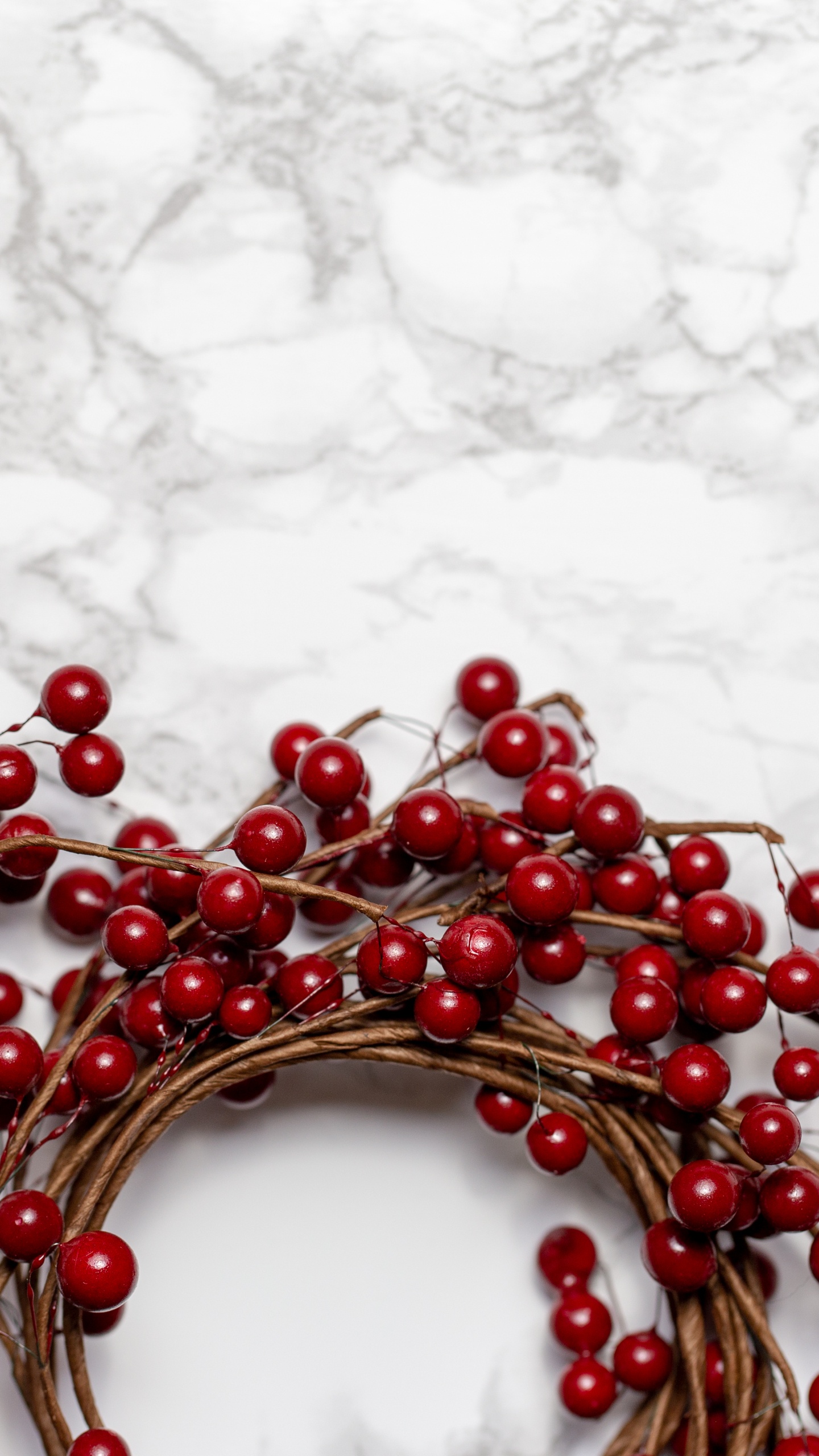 Bracelet de Perles Rouge et Or. Wallpaper in 1440x2560 Resolution
