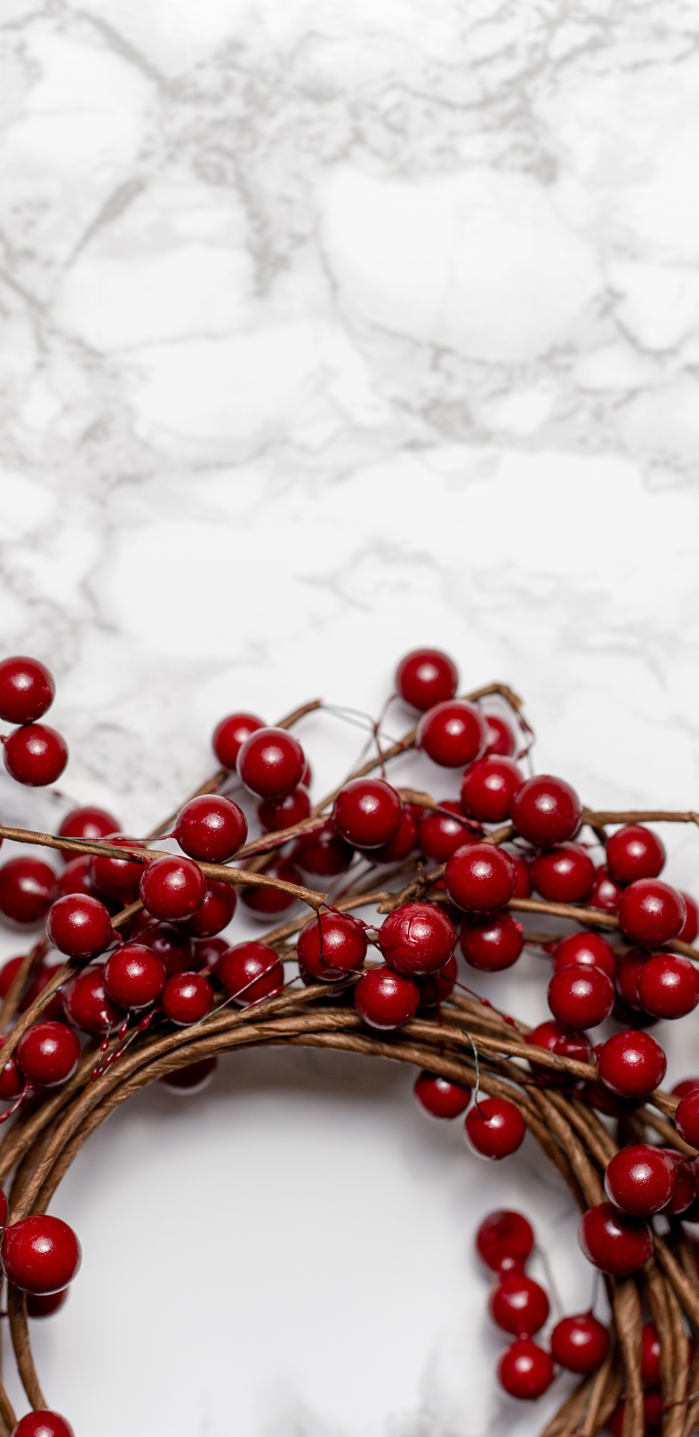 Bracelet de Perles Rouge et Or. Wallpaper in 1440x2960 Resolution