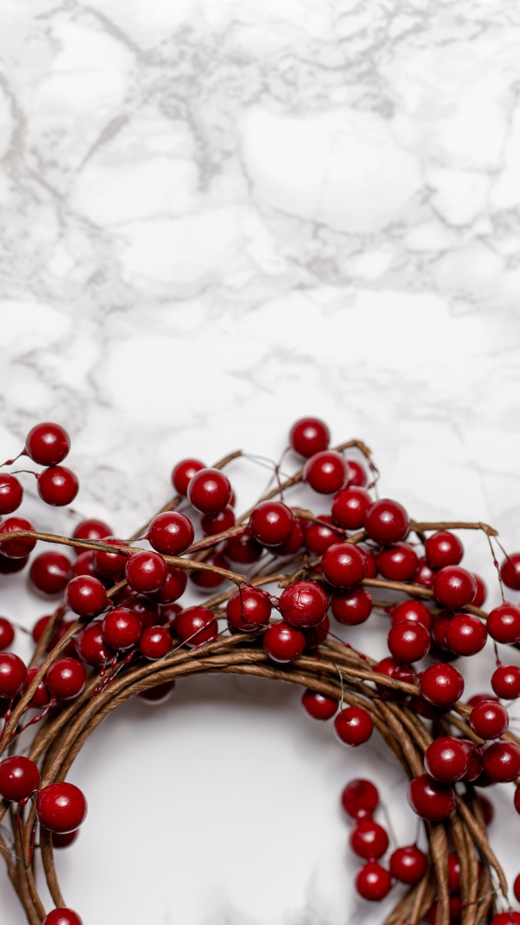 Red and Gold Beaded Bracelet. Wallpaper in 750x1334 Resolution