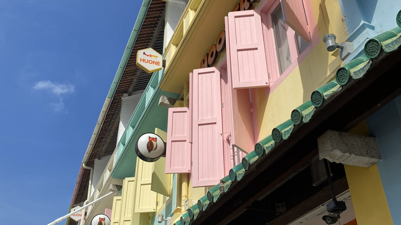 Architecture, Immobilier, Toit, Balcon, Auvent. Wallpaper in 1366x768 Resolution