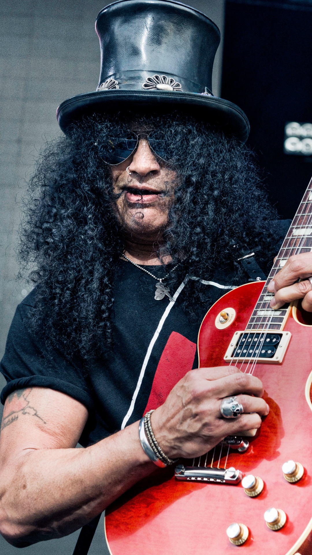 Guitar, Guns N Roses, Heavy Metal, Hard Rock, Guitarist. Wallpaper in 1080x1920 Resolution