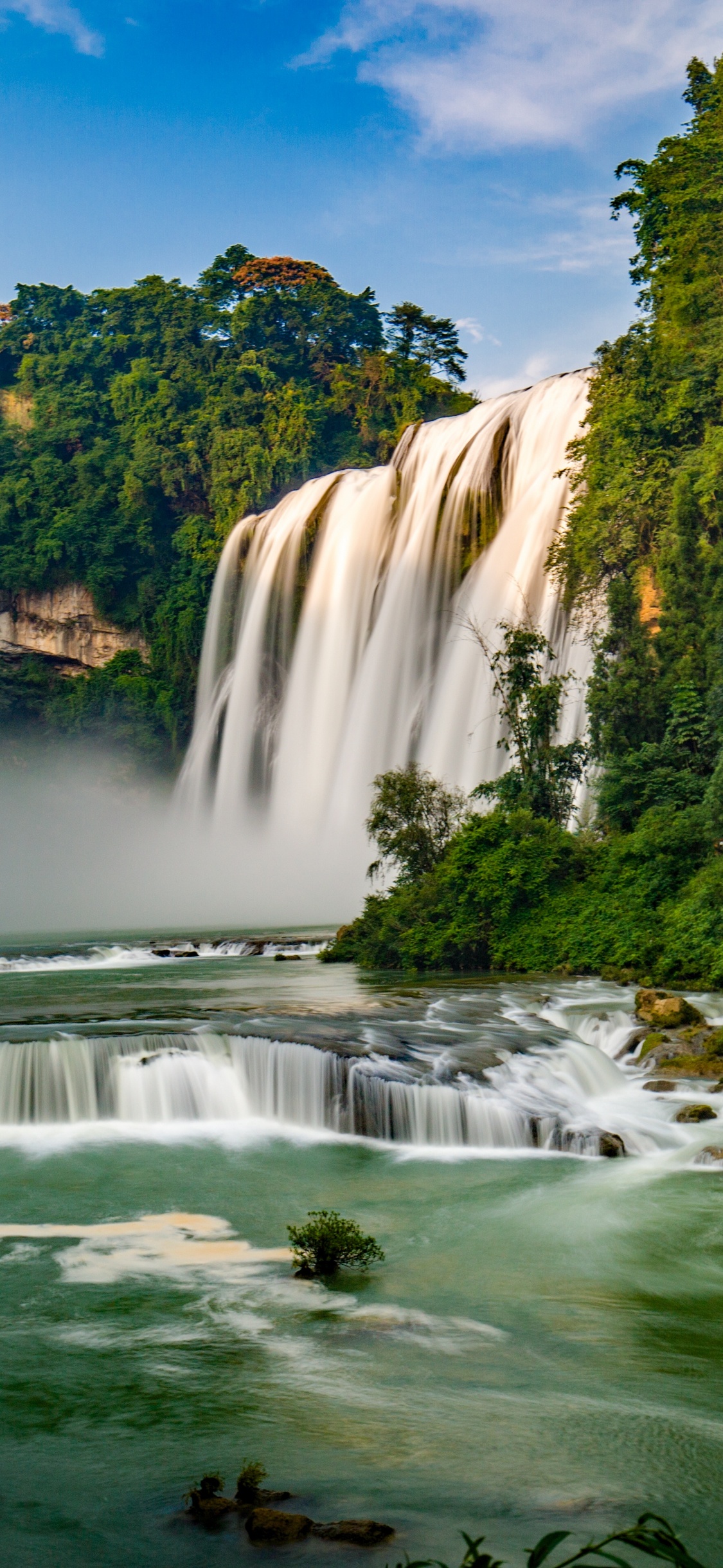 La Cascada De Huangguoshu, Cascada, Cuerpo de Agua, Los Recursos de Agua, Paisaje Natural. Wallpaper in 1125x2436 Resolution