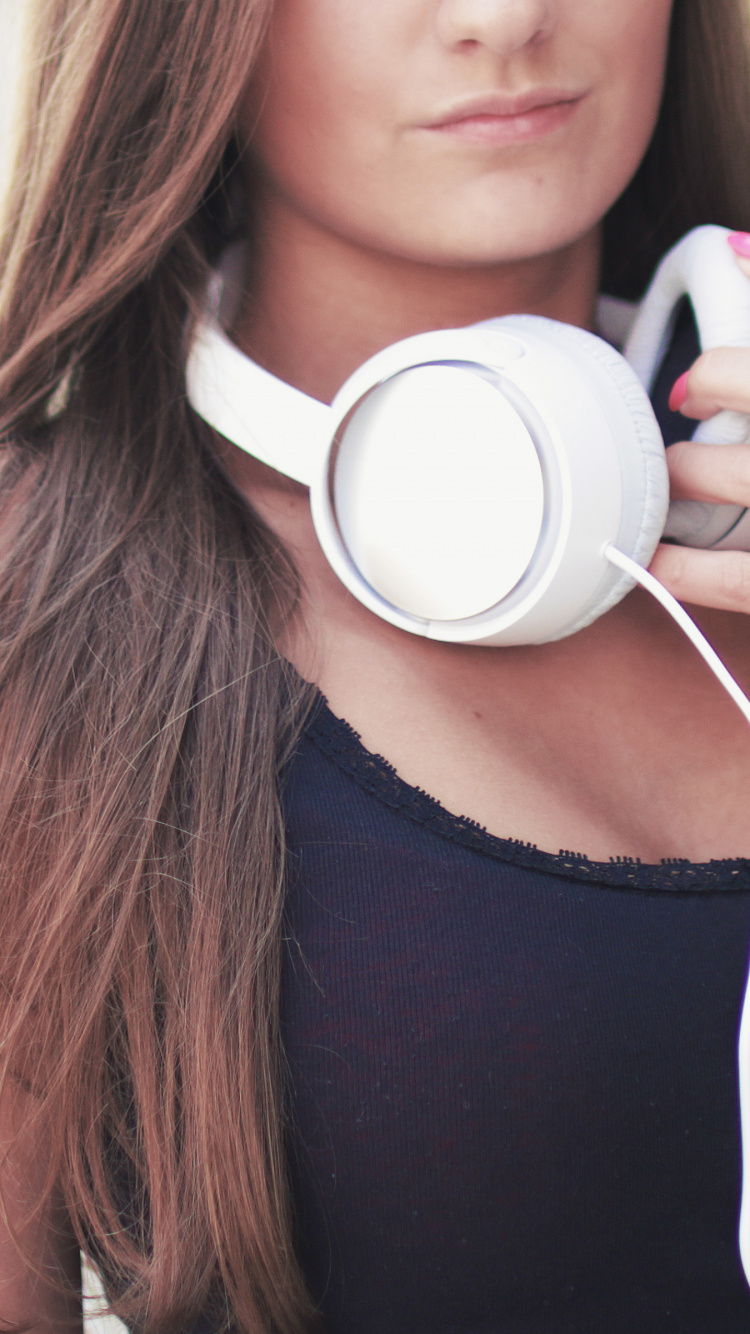 Kopfhörer, Hals, Audiogeräten, Braune Haare, Ipod Touch. Wallpaper in 750x1334 Resolution