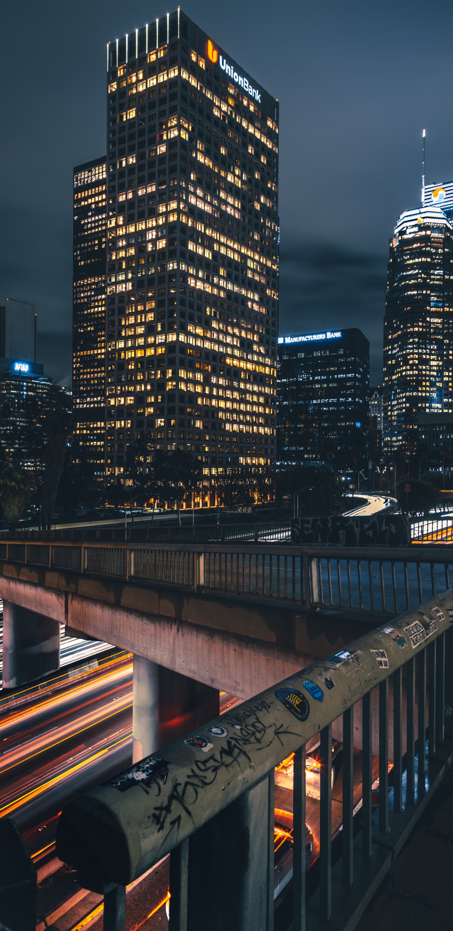 Skyline Der Stadt Bei Nacht Night. Wallpaper in 1440x2960 Resolution