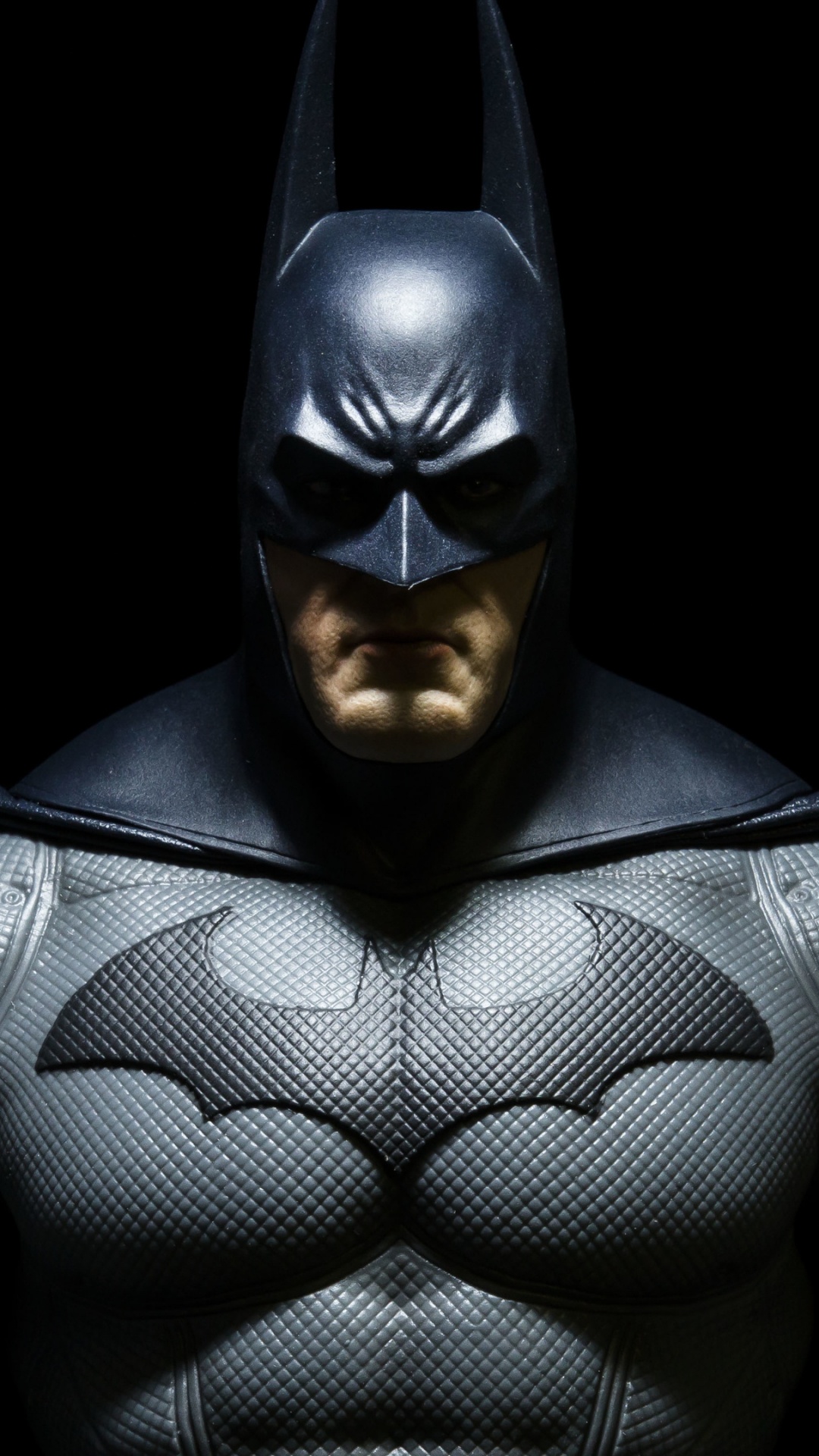 Costume de Batman Noir et Gris. Wallpaper in 1080x1920 Resolution