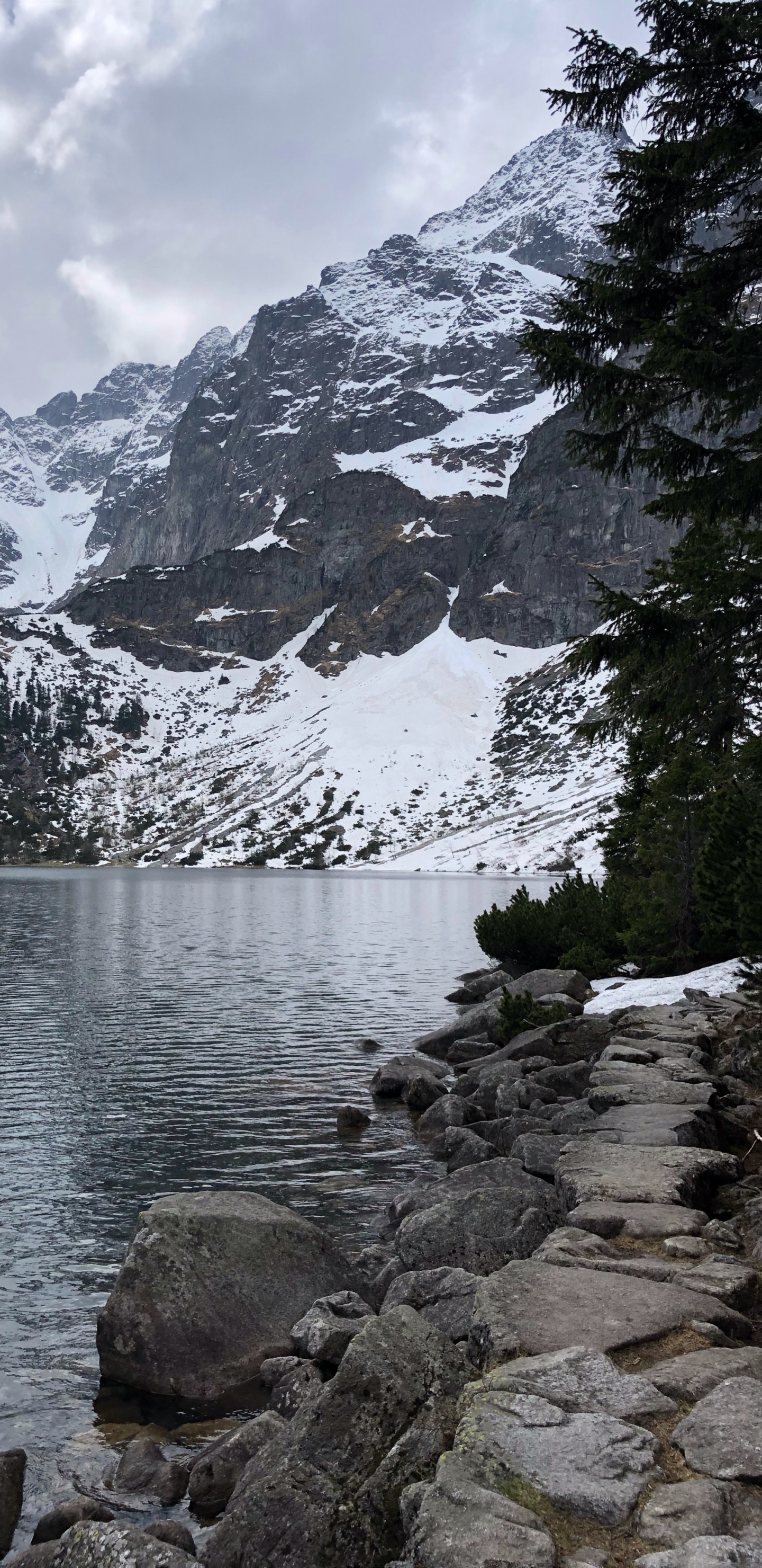 Meerauge, Bergigen Landschaftsformen, Bergkette, Hochland, Tal. Wallpaper in 1440x2960 Resolution