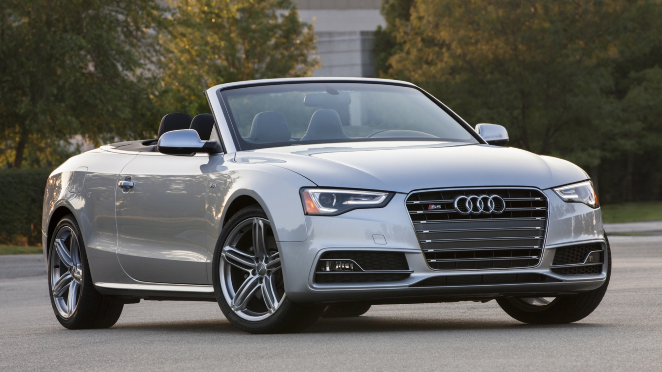 Silver Mercedes Benz Convertible Coupe. Wallpaper in 1366x768 Resolution