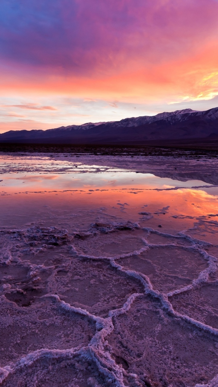 Cuerpo de Agua Bajo un Cielo Azul Durante el Día. Wallpaper in 720x1280 Resolution