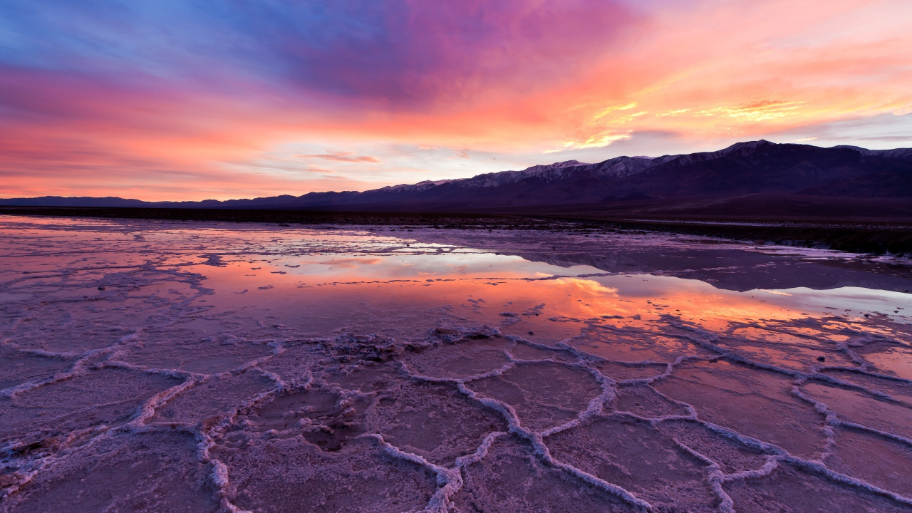 Plan D'eau Sous Ciel Bleu Pendant la Journée. Wallpaper in 1280x720 Resolution