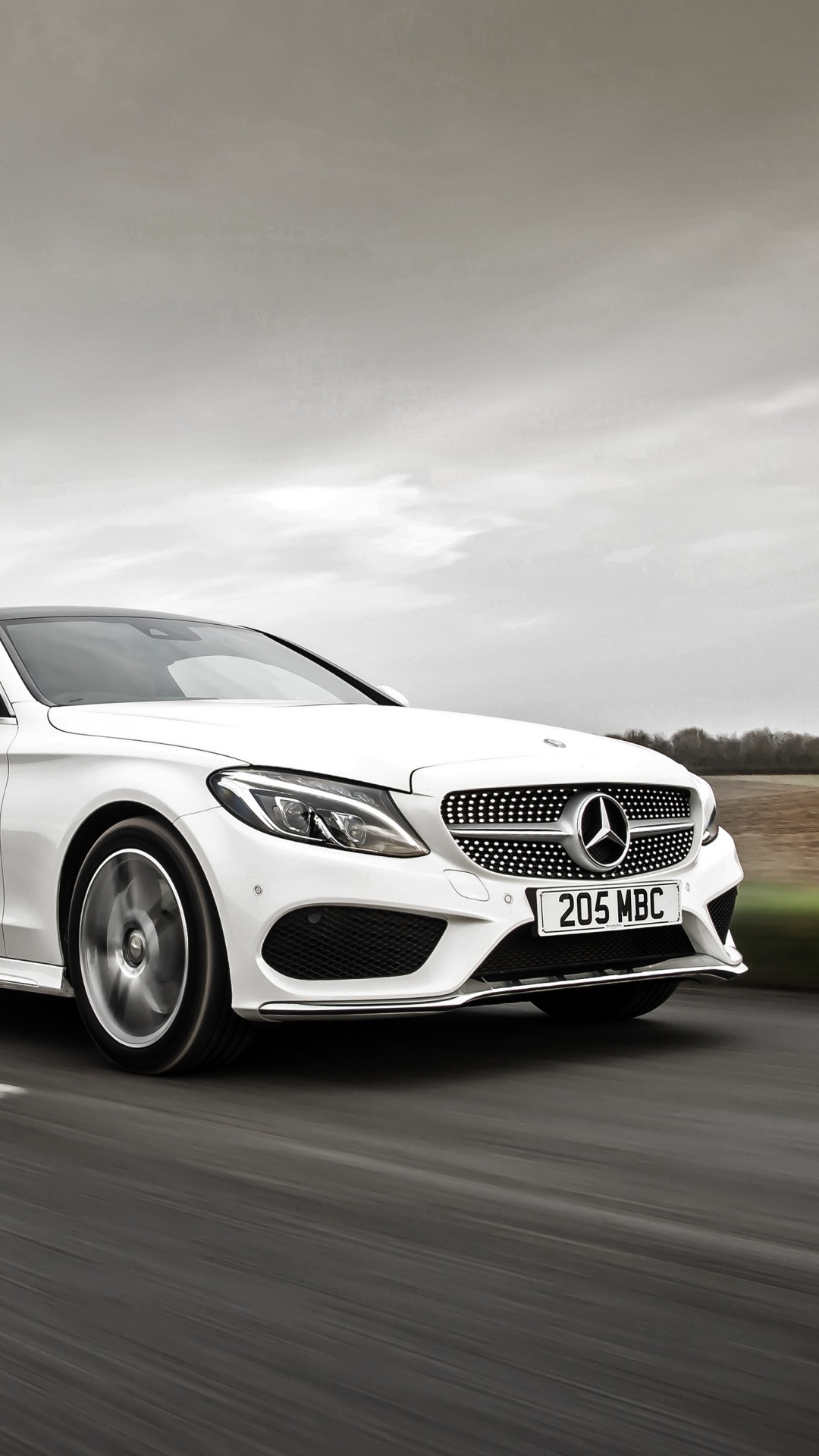 Bmw m 3 Blanco en la Carretera. Wallpaper in 1080x1920 Resolution