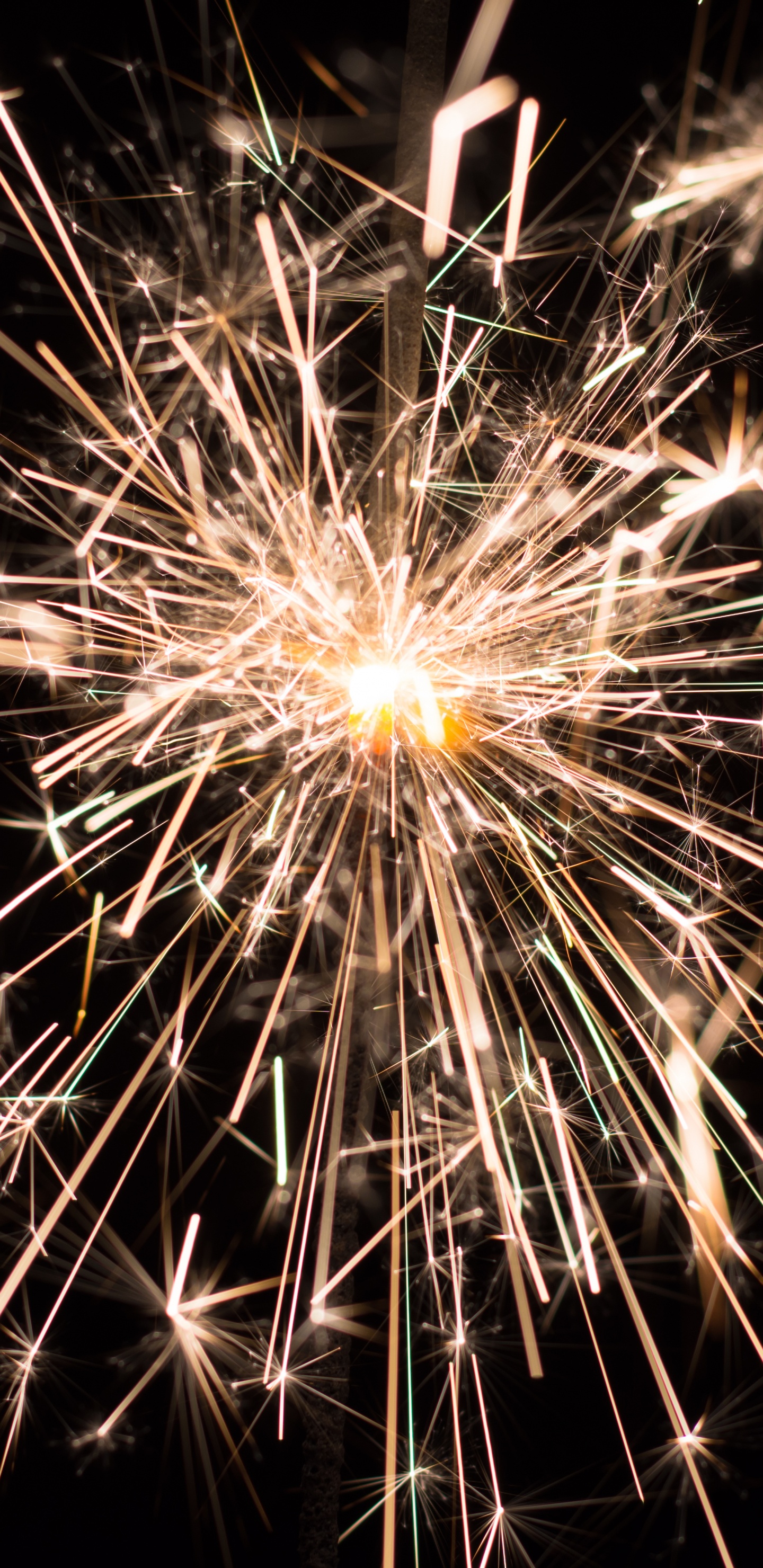 Feux D'artifice Blancs et Jaunes Dans le Noir. Wallpaper in 1440x2960 Resolution